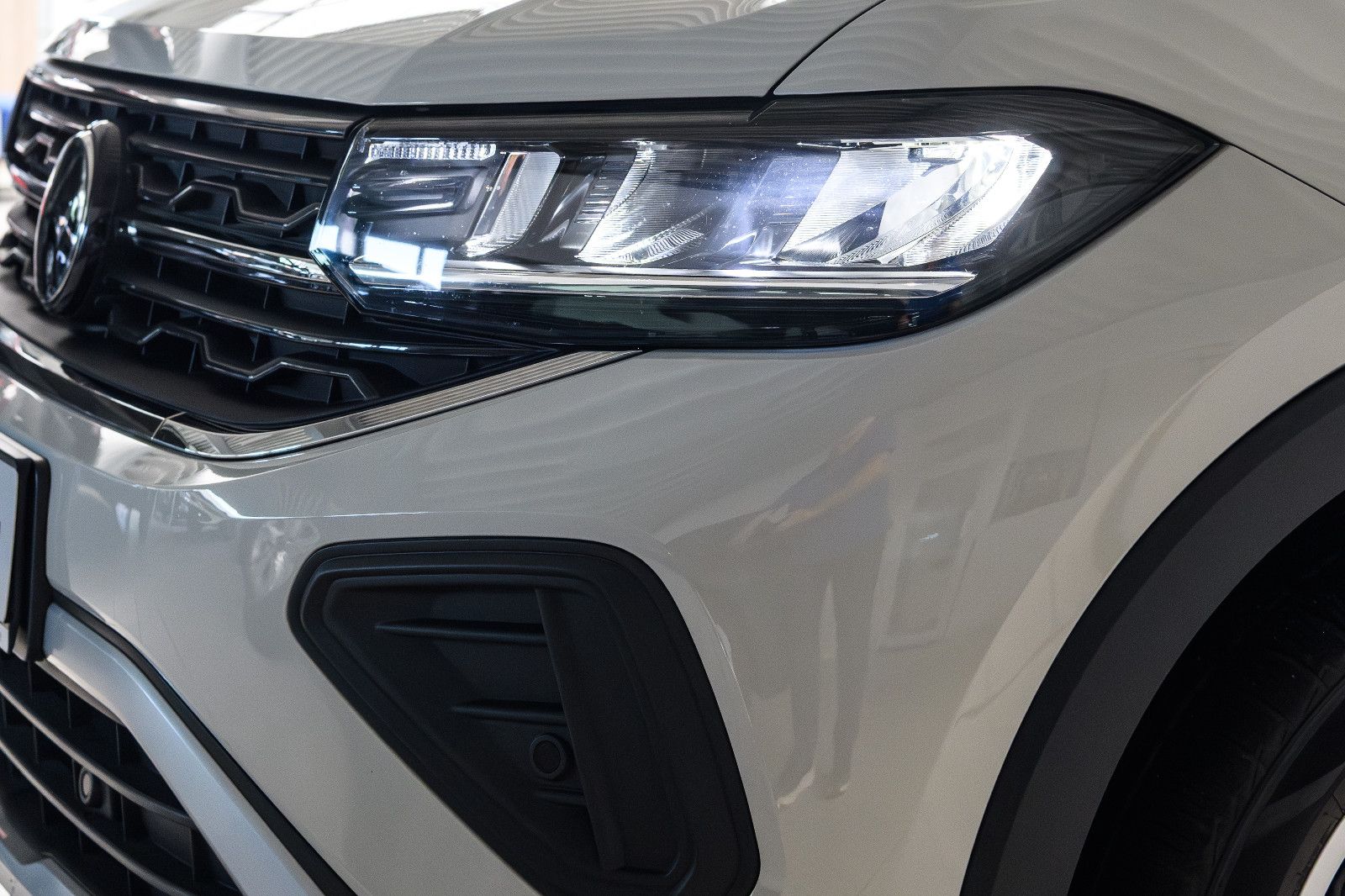 Fahrzeugabbildung Volkswagen T-Cross Life 1.0 TSI DSG LED+SHZ+ACC+APP+5 J.GAR