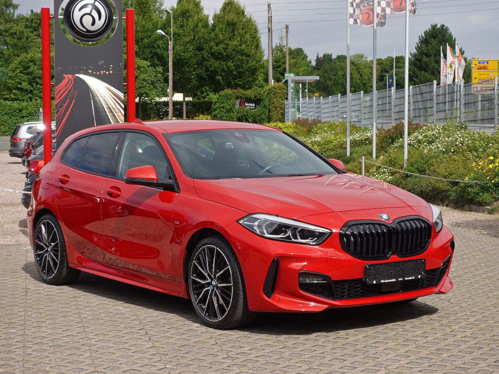 Fahrzeugabbildung BMW 118i Aut. M Sport M Shadow HUD harman/kardon 19"