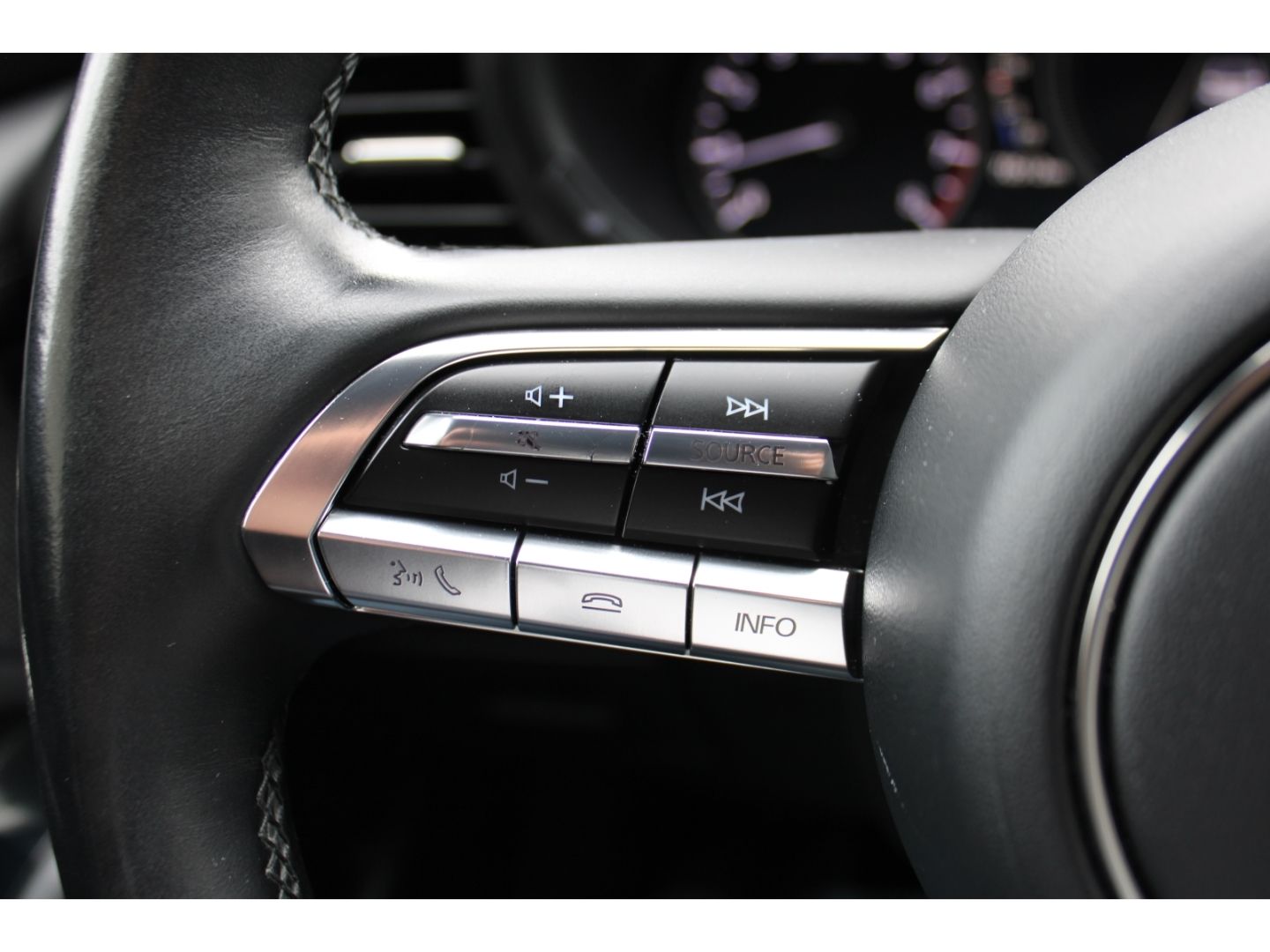 MAZDA 3 Selection SKYACTIV-X M-Hybrid ACC LED 360 Grad - Image 17