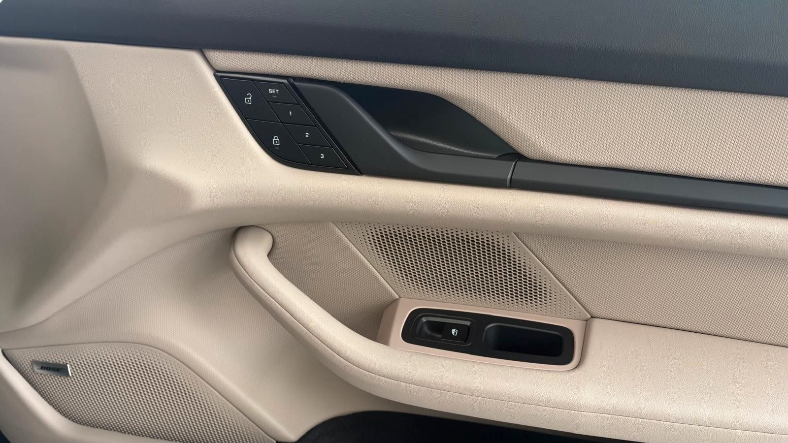 Fahrzeugabbildung Porsche Taycan Sport Turismo/Innodrive/Panodach/20 Zoll
