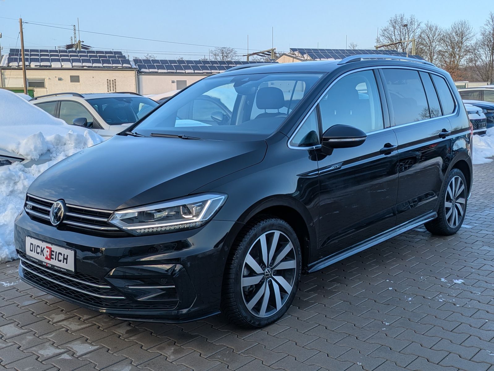 Fahrzeugabbildung Volkswagen Touran 2.0 DSG R-Line High. Pano 7-Si IQ.Dri AHK