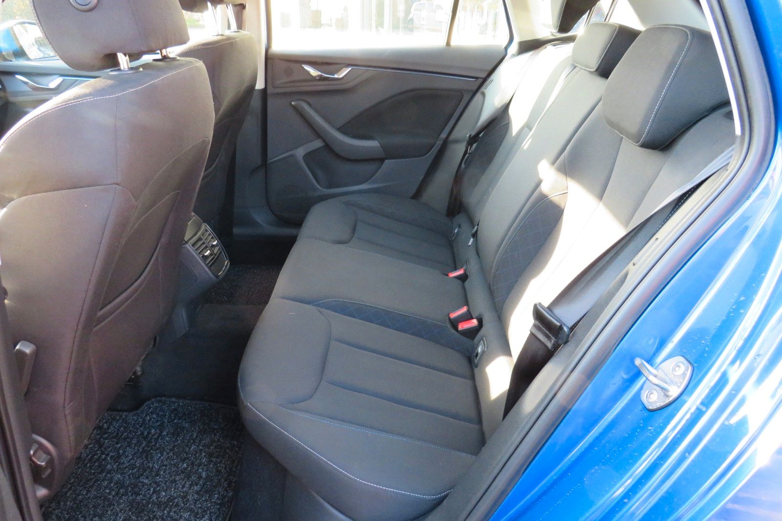 Fahrzeugabbildung SKODA Kamiq Ambition DSG LED AHK GRA PDC SITZH.