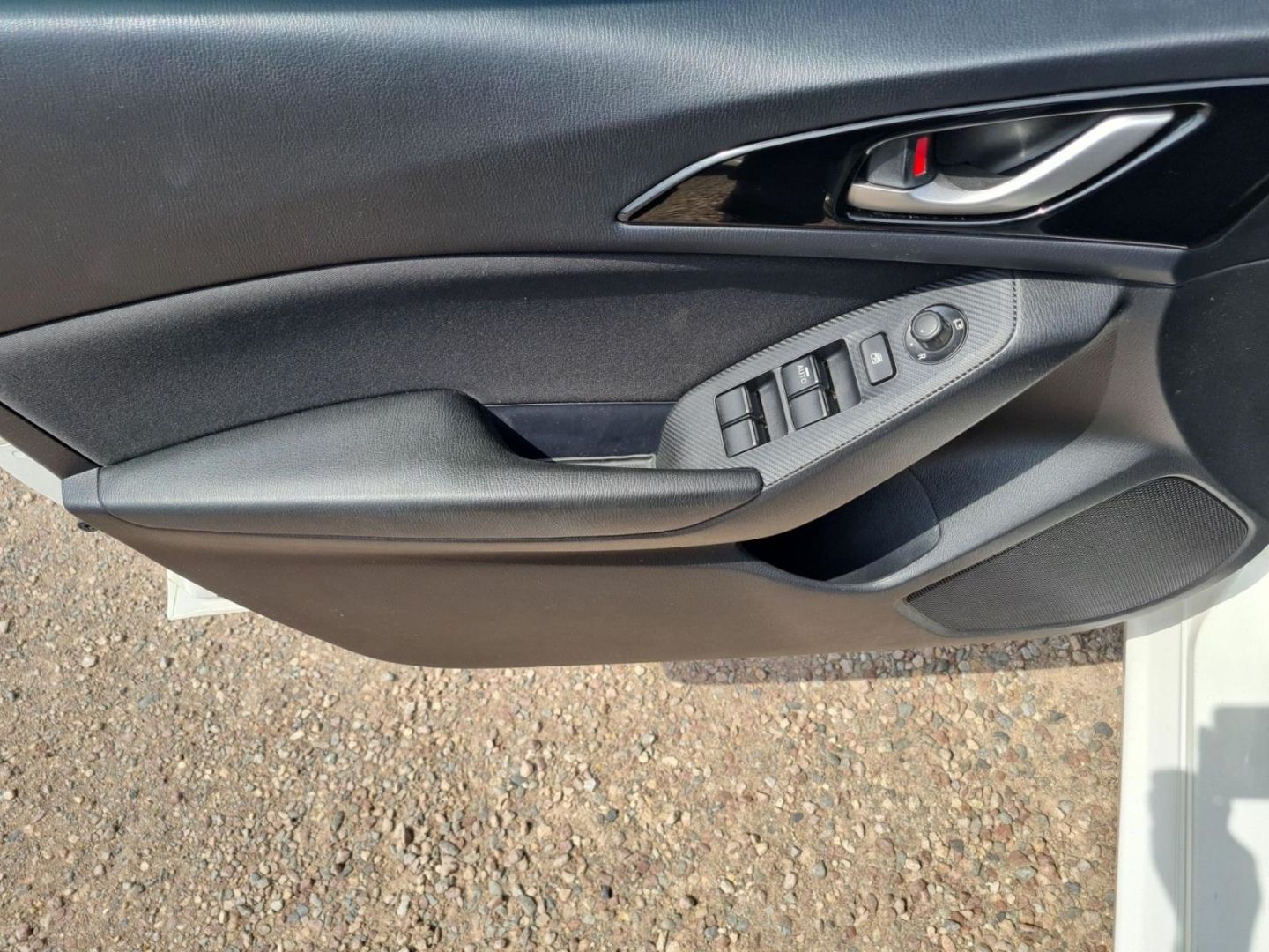 Fahrzeugabbildung Mazda 3 Center-Line er 2.0 LED-Tagfahrlicht