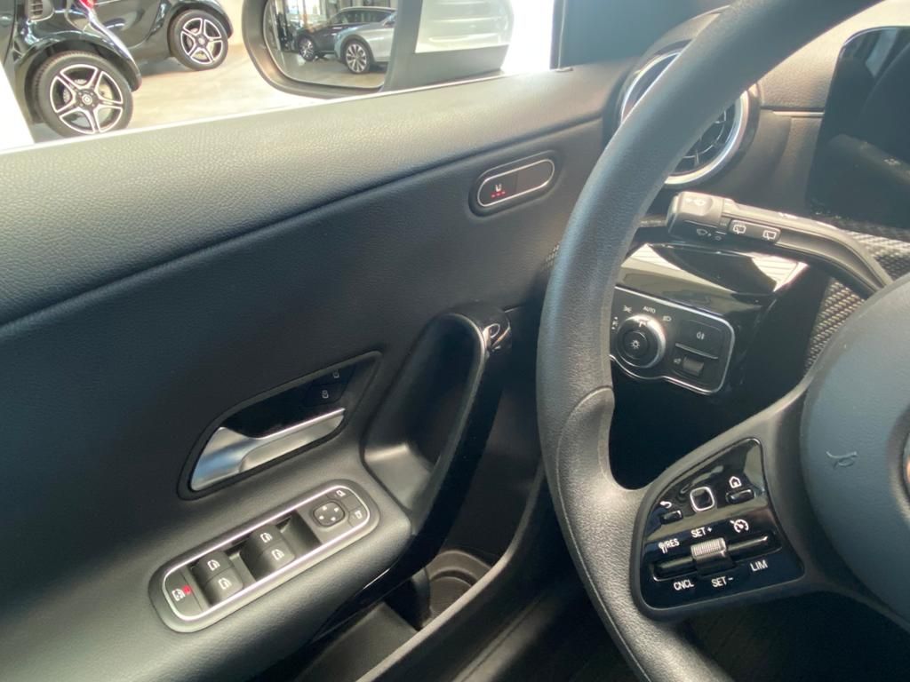 Fahrzeugabbildung Mercedes-Benz A 180 Style+LED+Kamera+Parkpilot+Sitzheizung