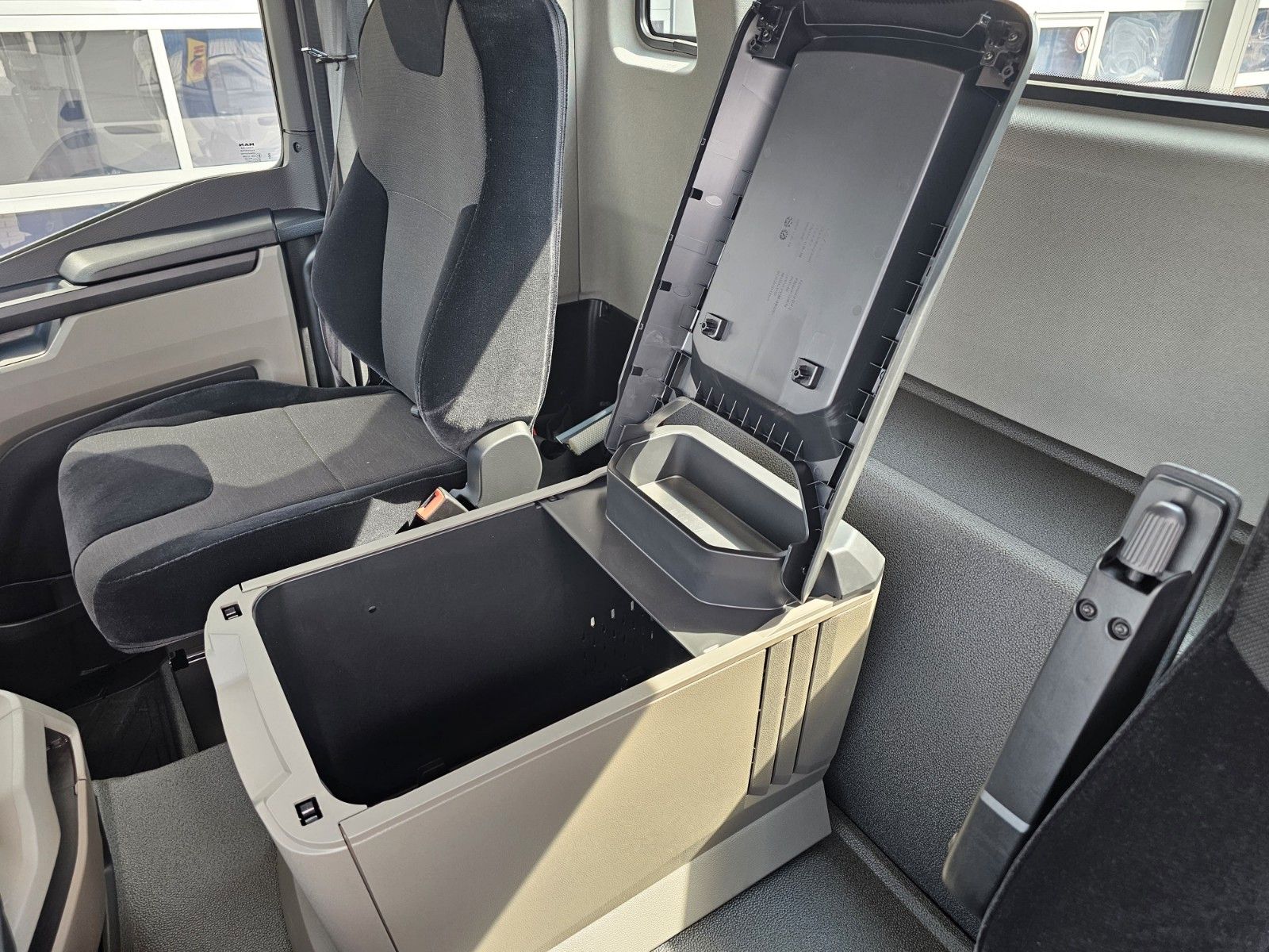 Fahrzeugabbildung MAN TGS 26.480 Abrollkipper HYVA 20-60-S / 7m Cont.