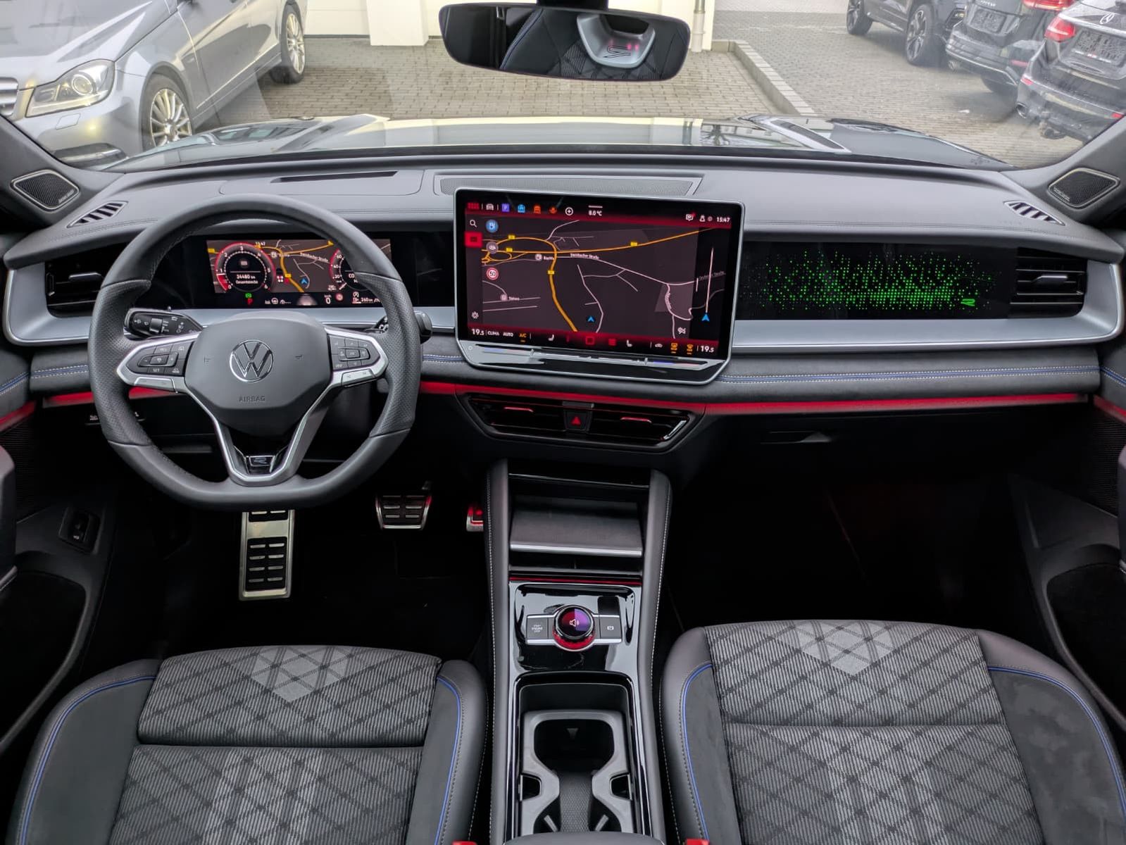 Fahrzeugabbildung Volkswagen Tayron 2.0 TDI 4M R-Line 7Si*MATRIX*AHK*PANO*HUD