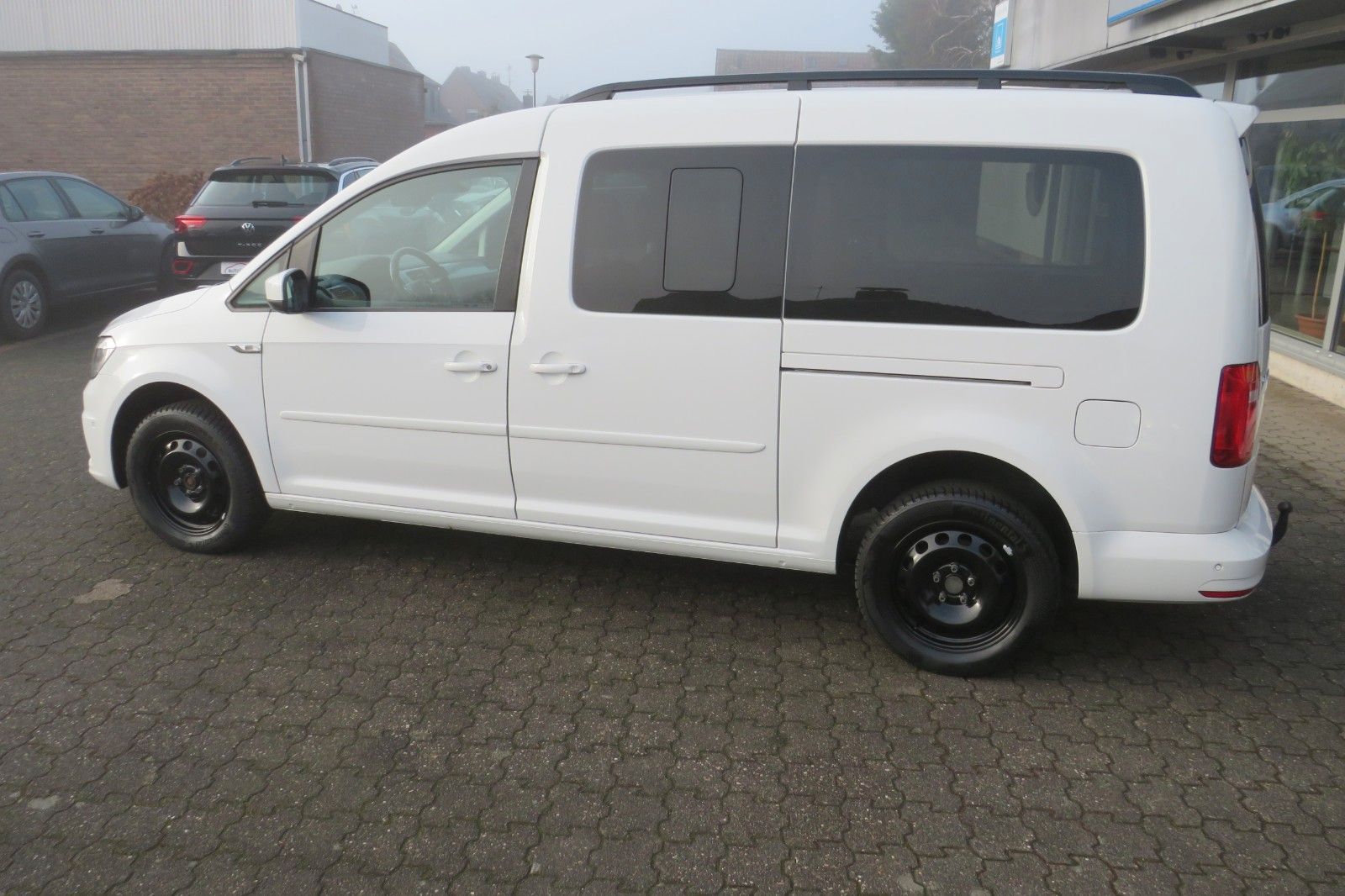 Fahrzeugabbildung Volkswagen Caddy MAXI 2.0-TDI COMFORT AHK NAVI STANDH. 1HD