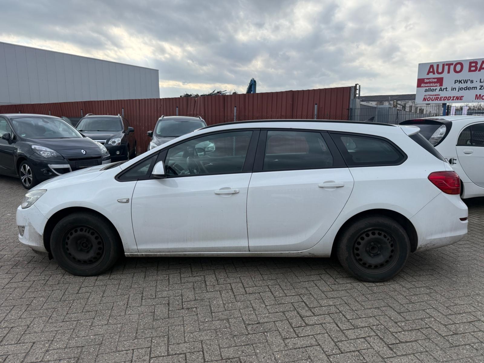 Opel Astra 2012 — engine 1.686 cm³, 110 HP (81kW)