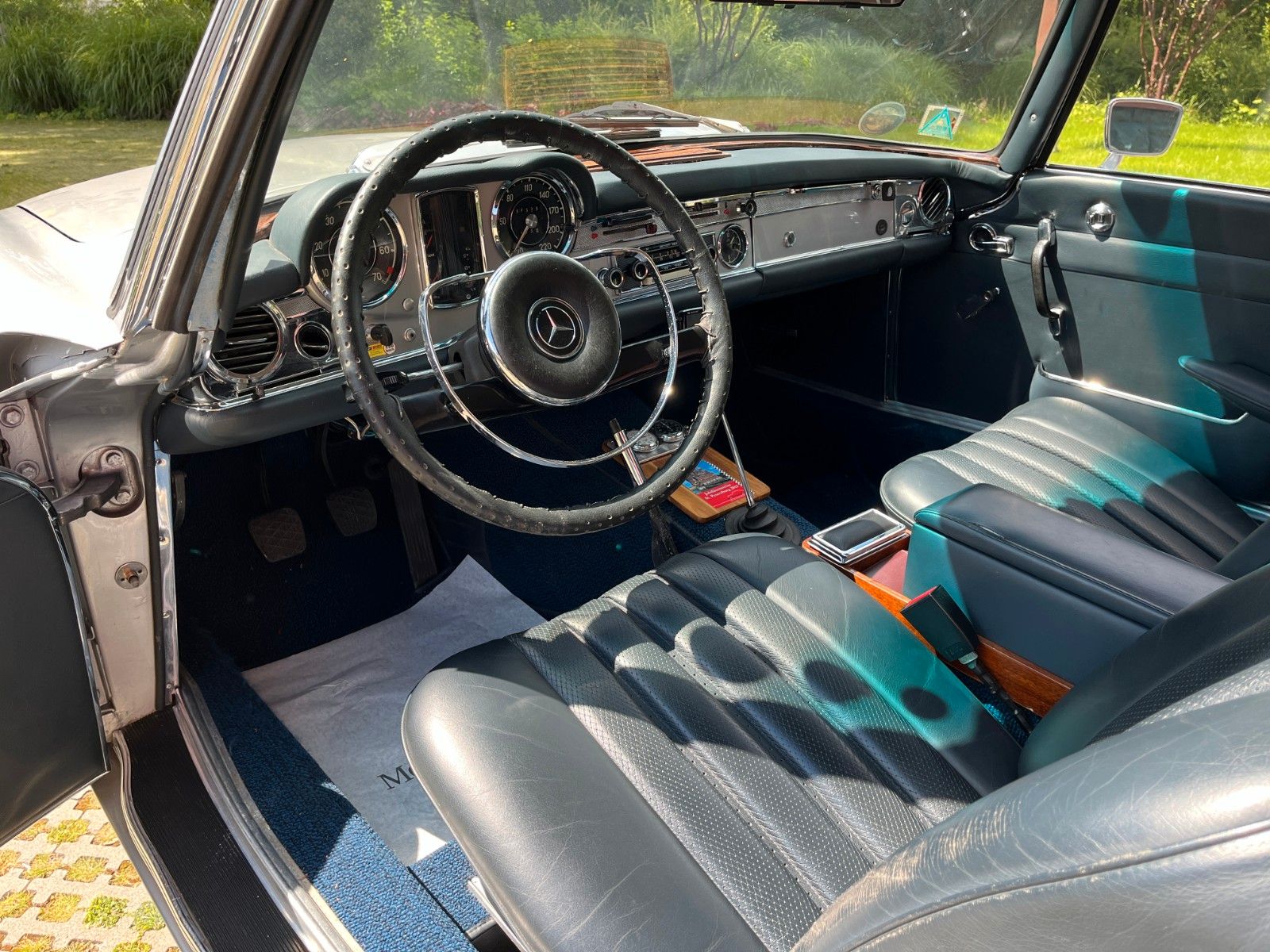 Fahrzeugabbildung Mercedes-Benz 230 SL