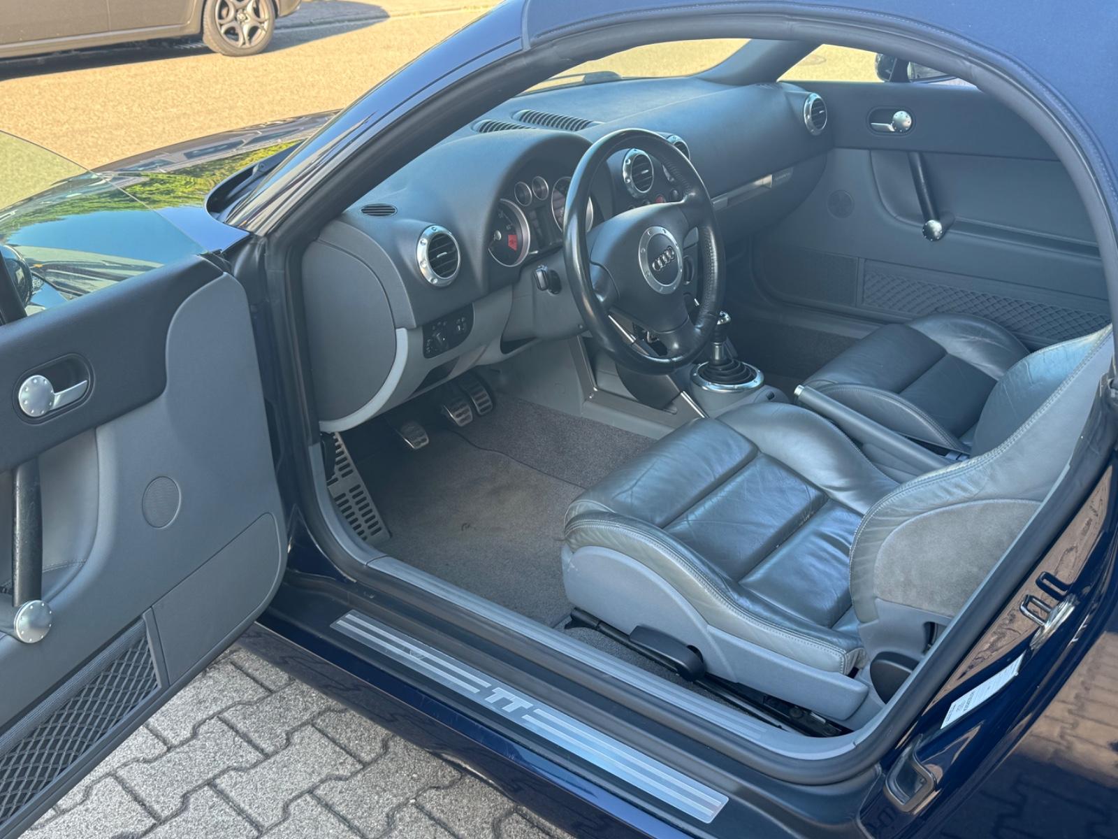 Audi TT Roadster 1.8T quattro 132 kW | S-line
