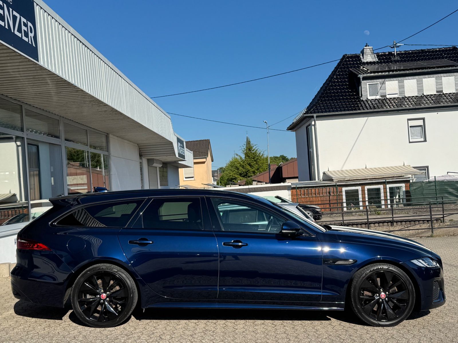 Fahrzeugabbildung Jaguar XF Sportbrake R-Dynamic SE AWD/PANO/KAM/MERIDIAN