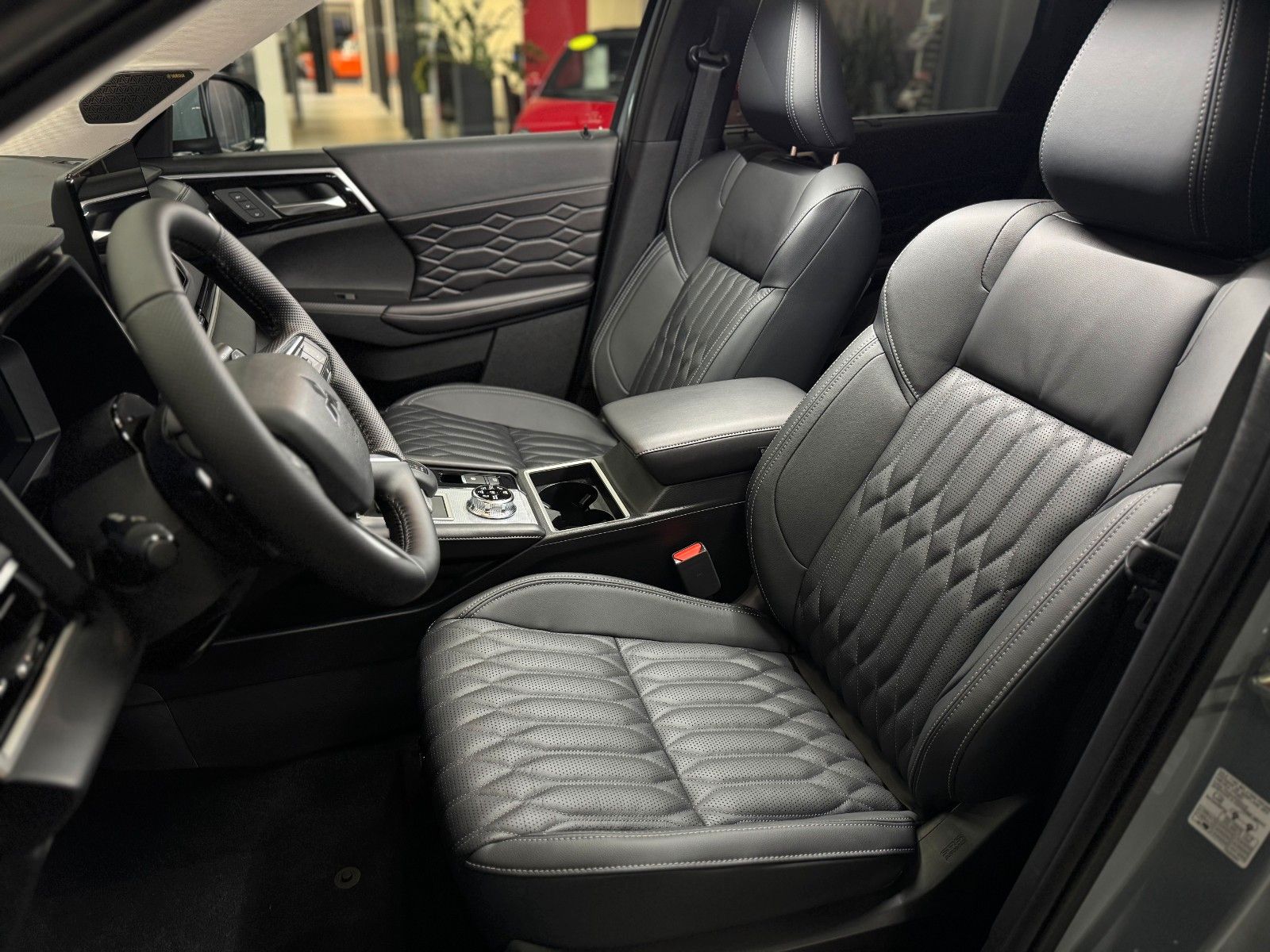 Fahrzeugabbildung Mitsubishi Outlander 2.4PLUG-IN HYBRID 4WD TOP