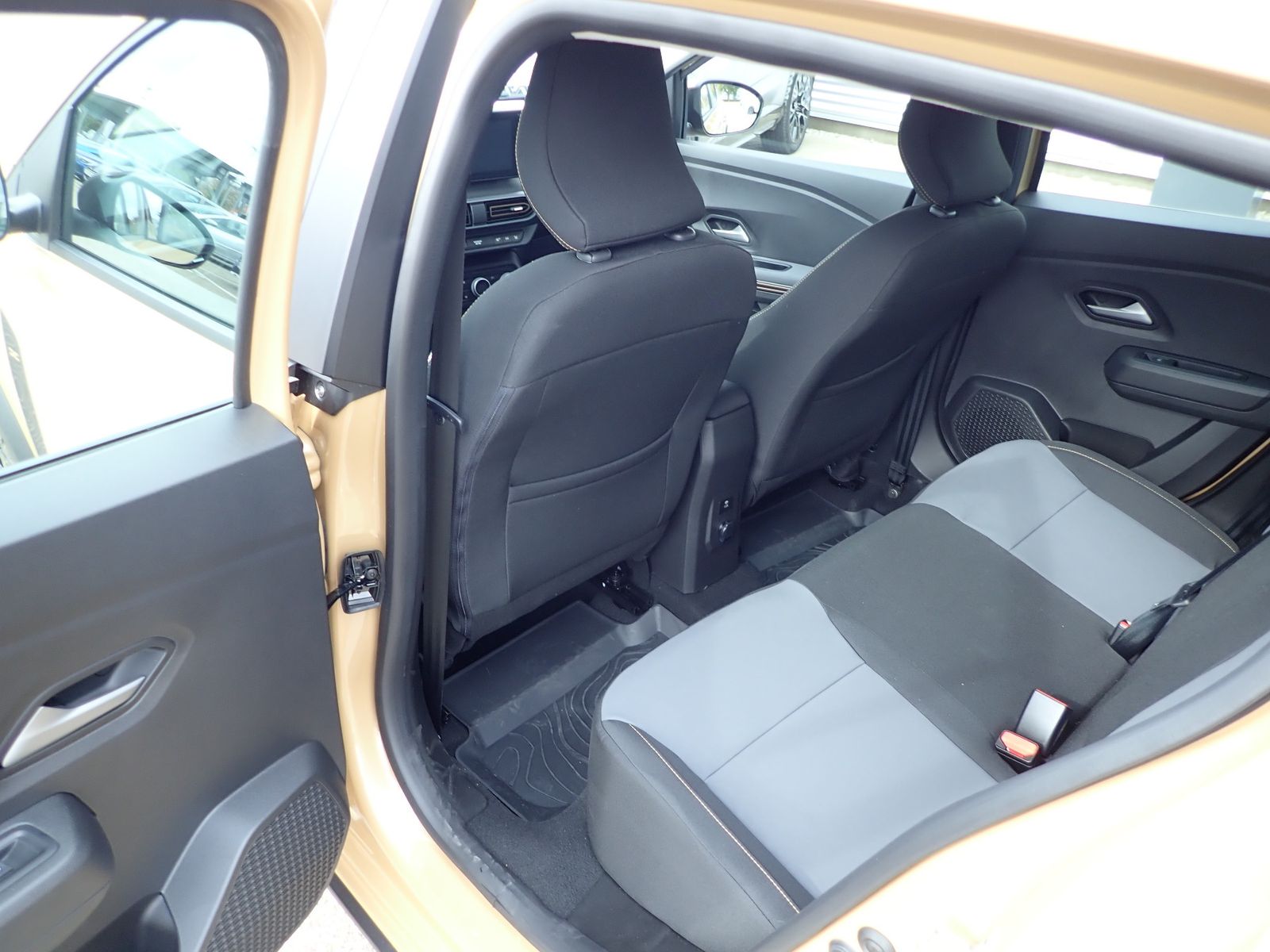Fahrzeugabbildung Dacia Sandero STEPWAY TCe 110 EXTREME+/NAVI/SHZ/RFK
