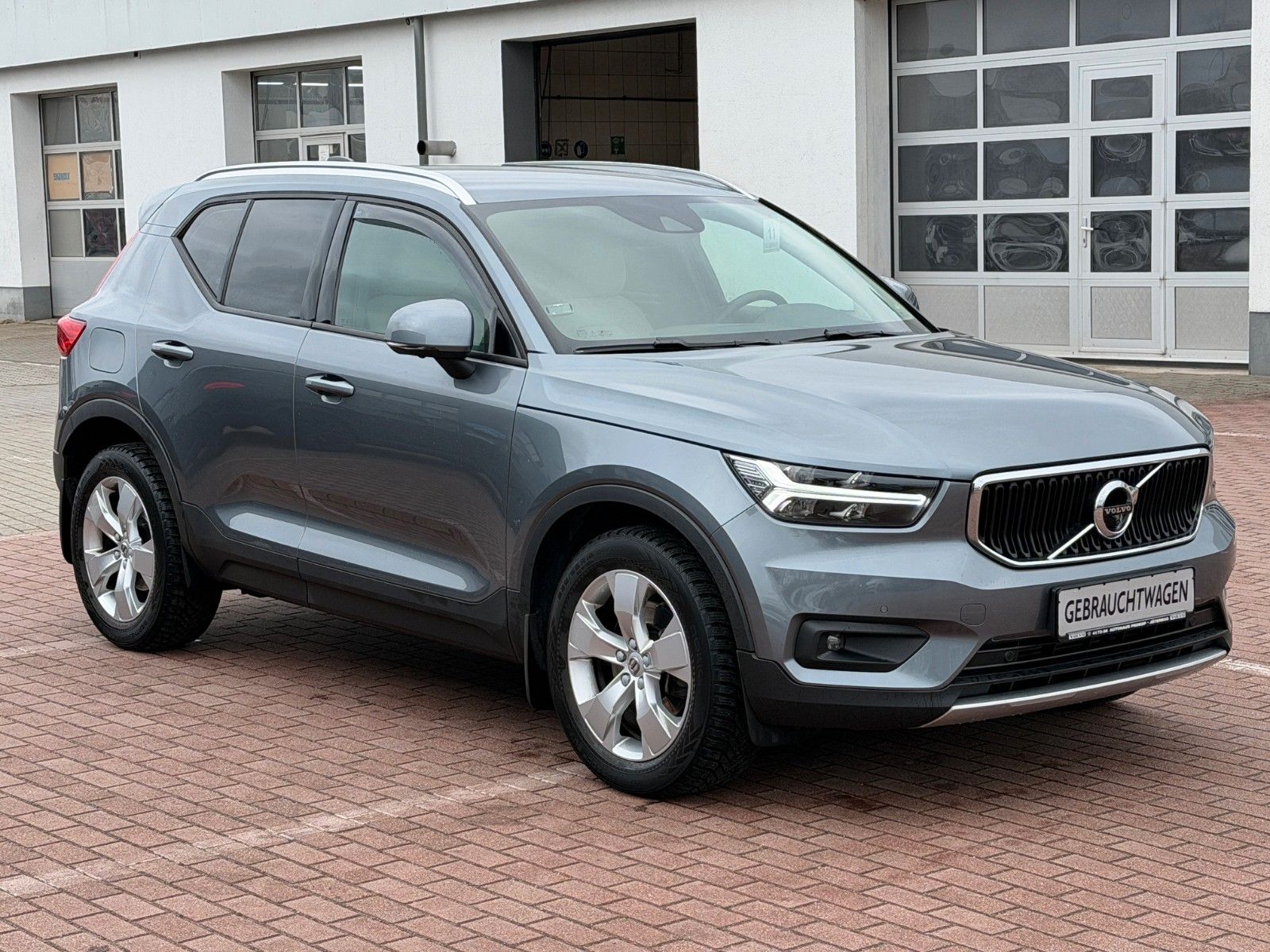 Fahrzeugabbildung Volvo XC40 T4 Momentum AWD *Nav*Totwinkel*AHK*LED*360°