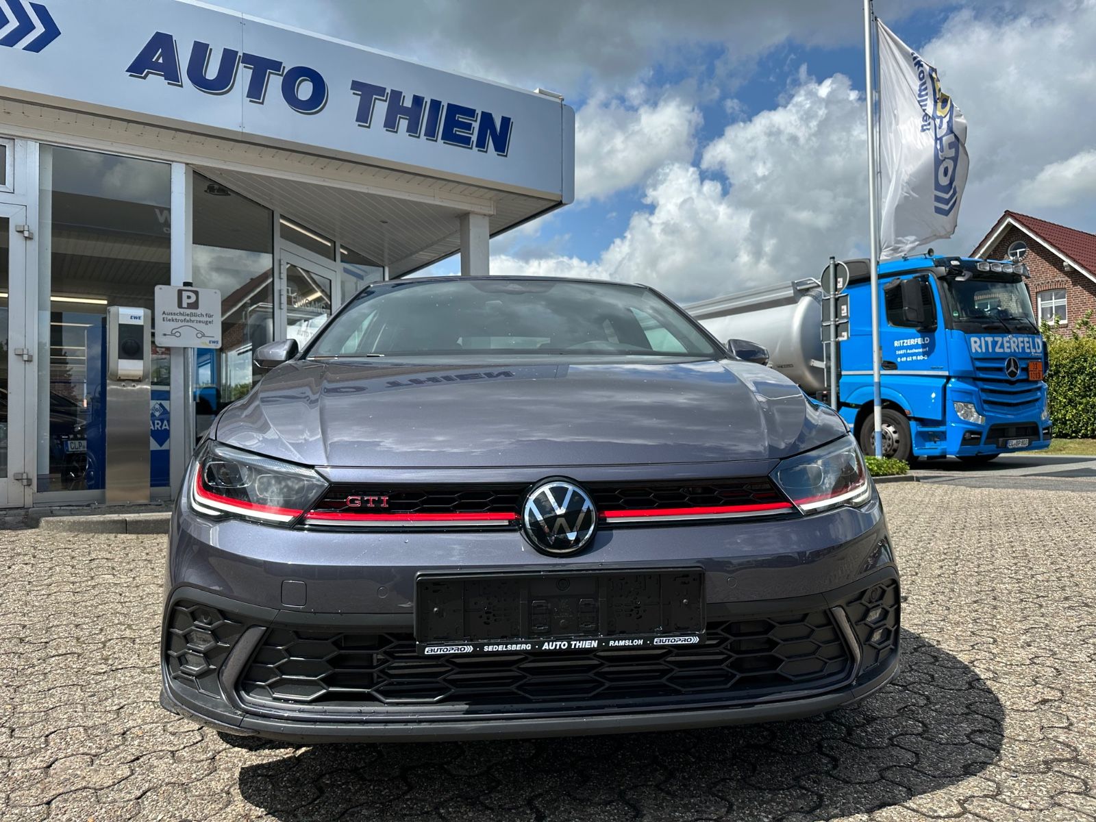 Fahrzeugabbildung Volkswagen Polo GTI 2.0 TSI DSG Navi/ACC/Matrix/IQ/SHZG/18"