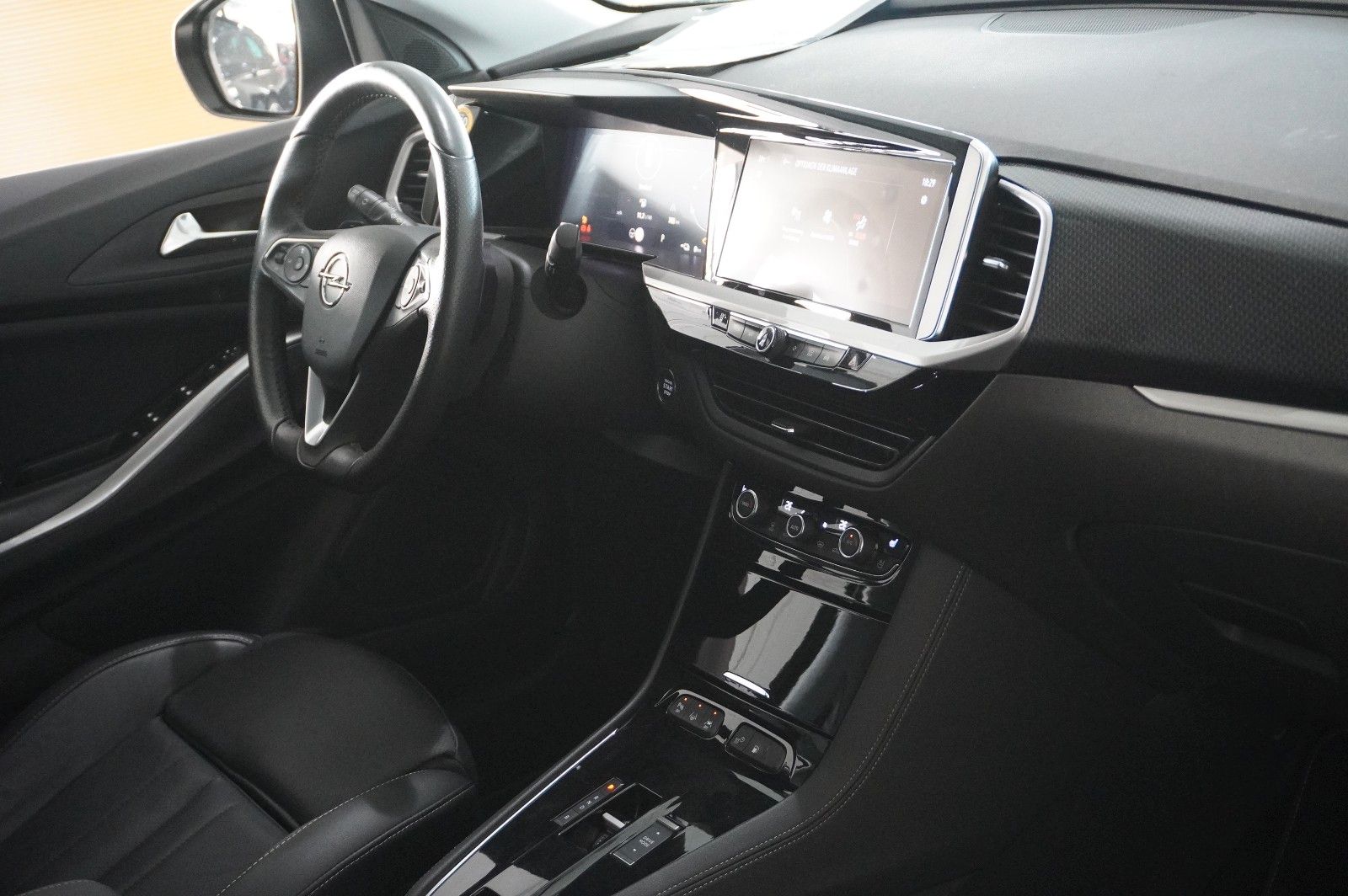 Fahrzeugabbildung Opel Grandland (X) 1.6T GSe HYBRID 4X4 NAVI/SPORT/AHK