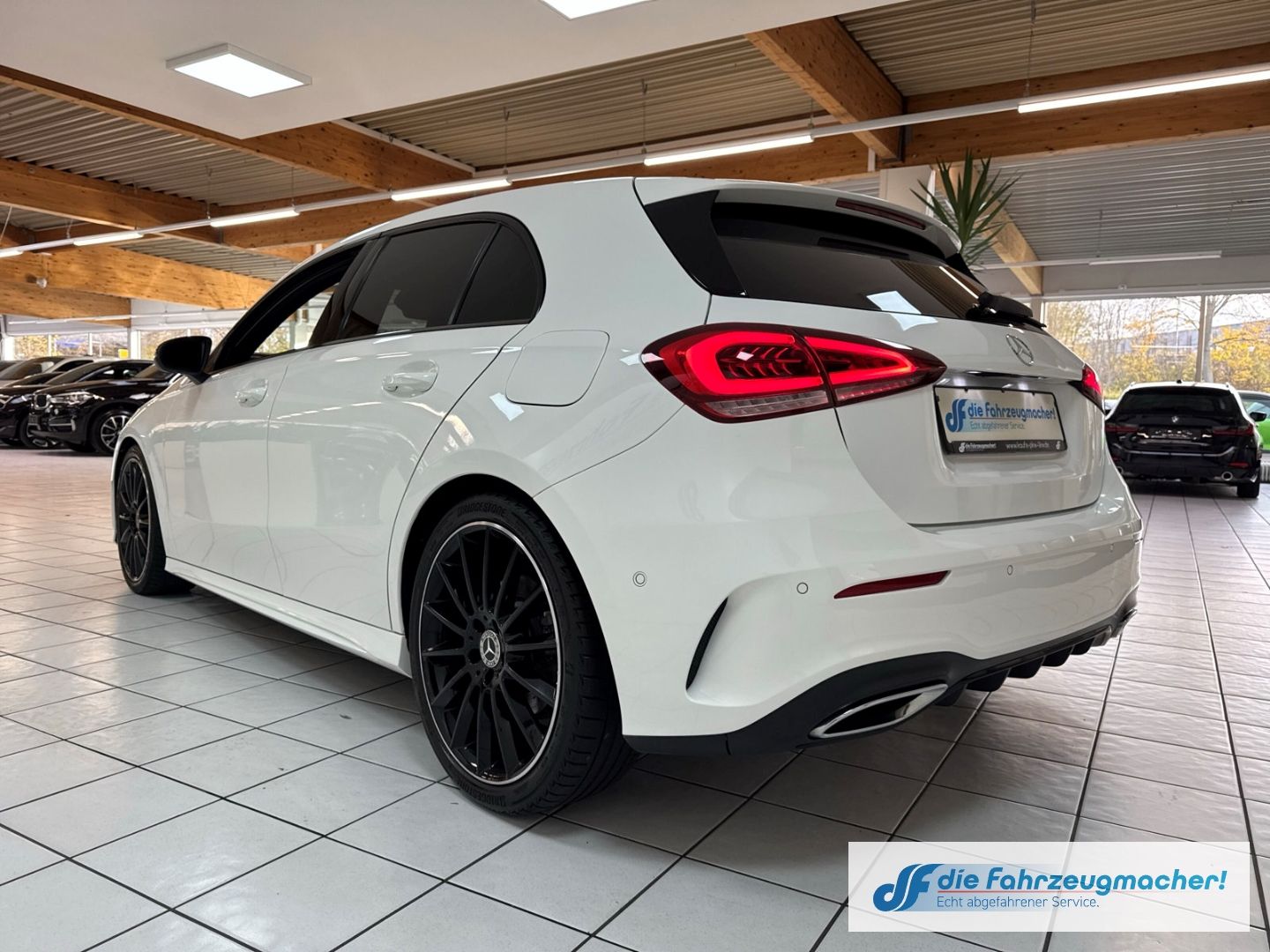 Fahrzeugabbildung Mercedes-Benz A 250 AMG Sportpaket HUD Navi Digitales Cockpit