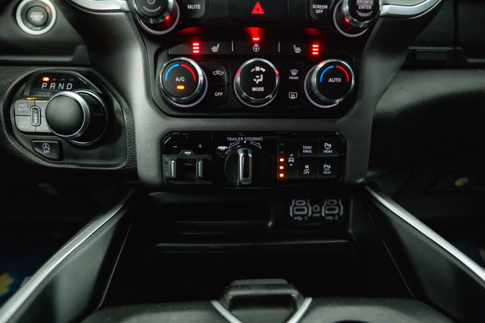 Fahrzeugabbildung Dodge RAM 5.7 V8 HEMI 4x4 OFFROAD Night-Paket *LED*19%