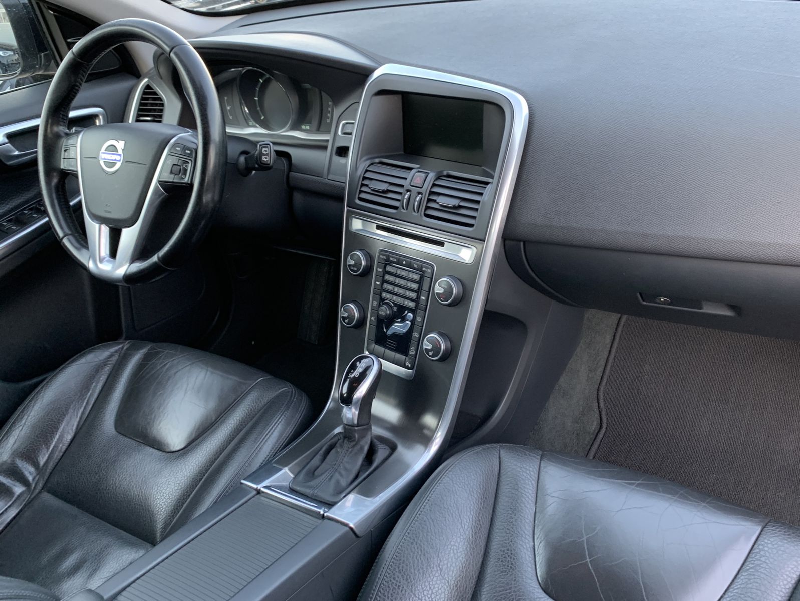 Fahrzeugabbildung Volvo XC60 2.4 D*Summum AWD*Leder*AHK*Temp*Navi*SHZ*