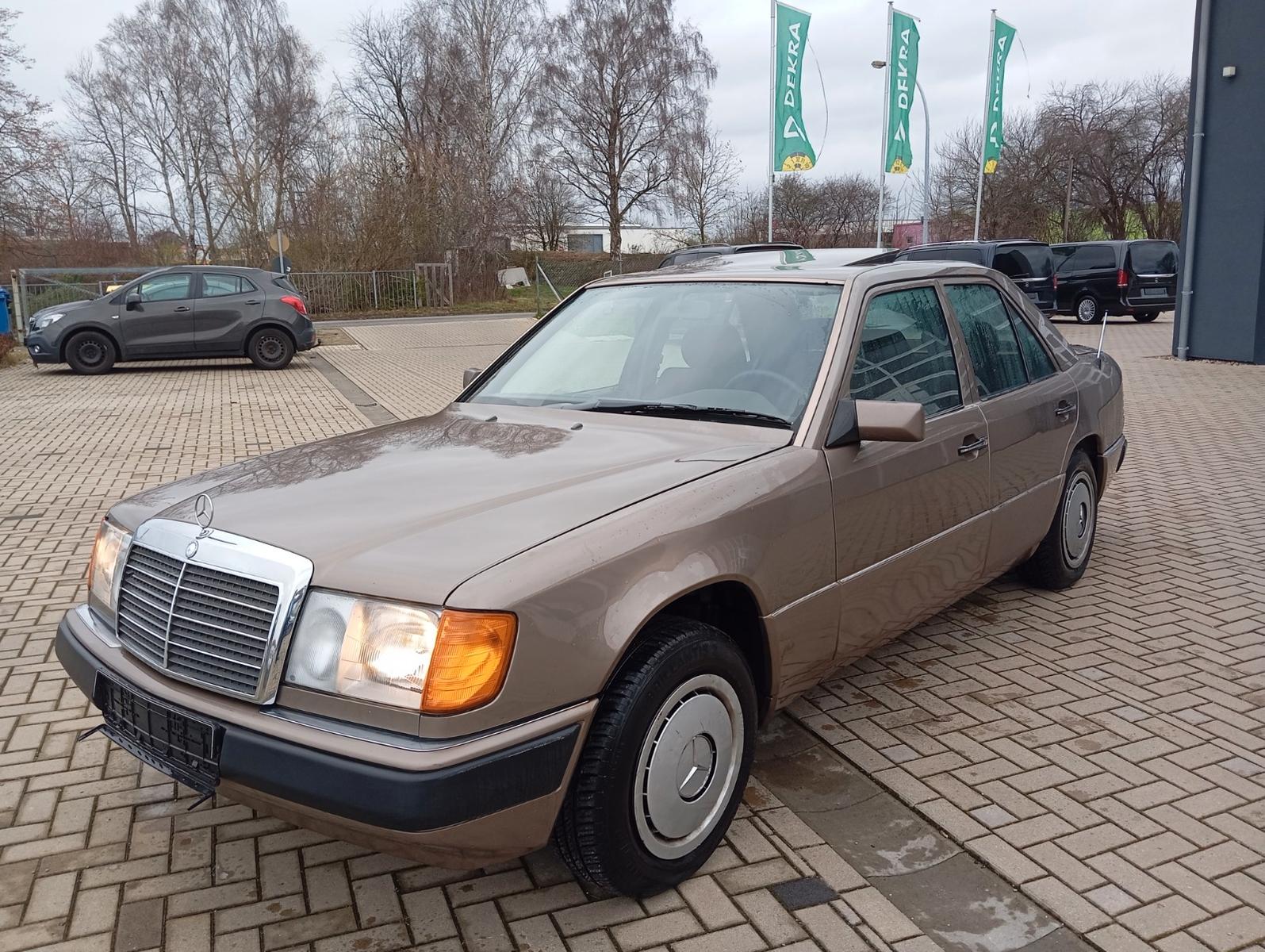 Mercedes-Benz 250D,2HAND,ABS,AHK,el.Schiebedach,8FACHB.TÜV NEU