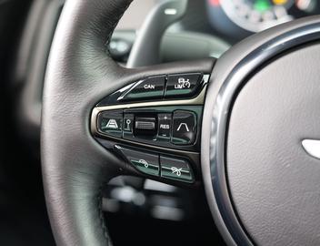 صورة مصغرة 31 لـ 2021 Aston Martin DBX