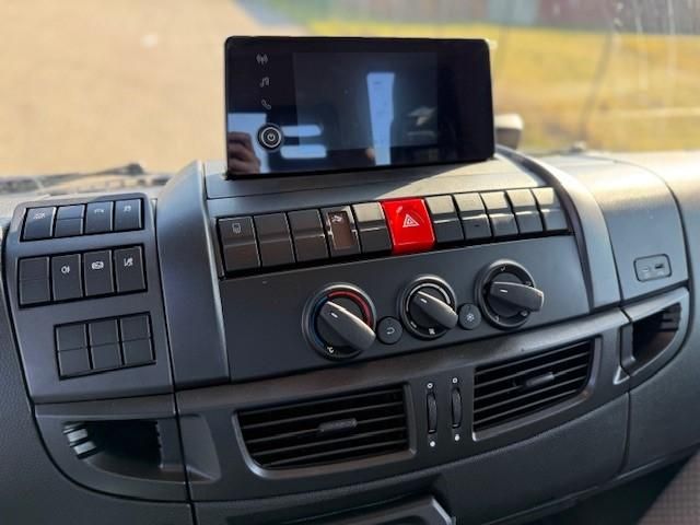 Fahrzeugabbildung Iveco EuroCargo ML140E28K Meiller Dreiseitenkipper