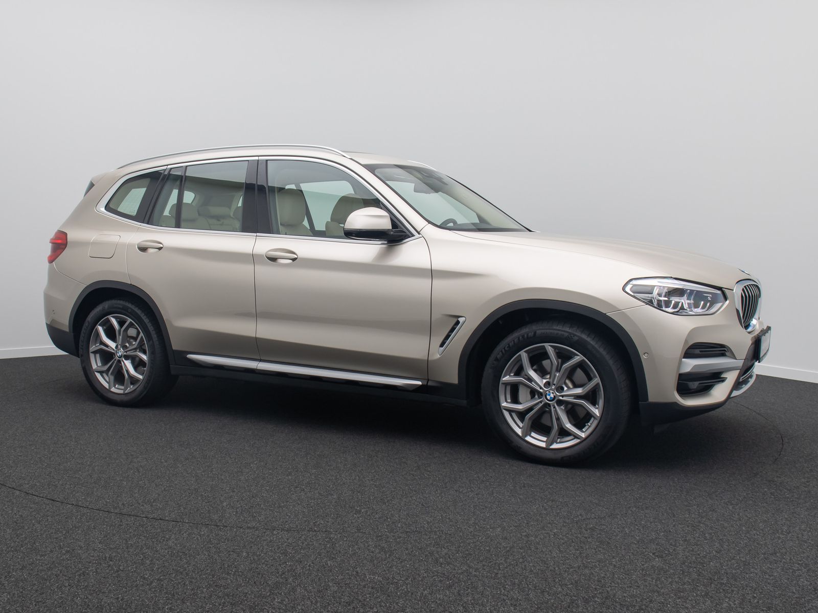 Fahrzeugabbildung BMW X3 xD30e xLine HUD 360°DAB Alarm HiFi Individual