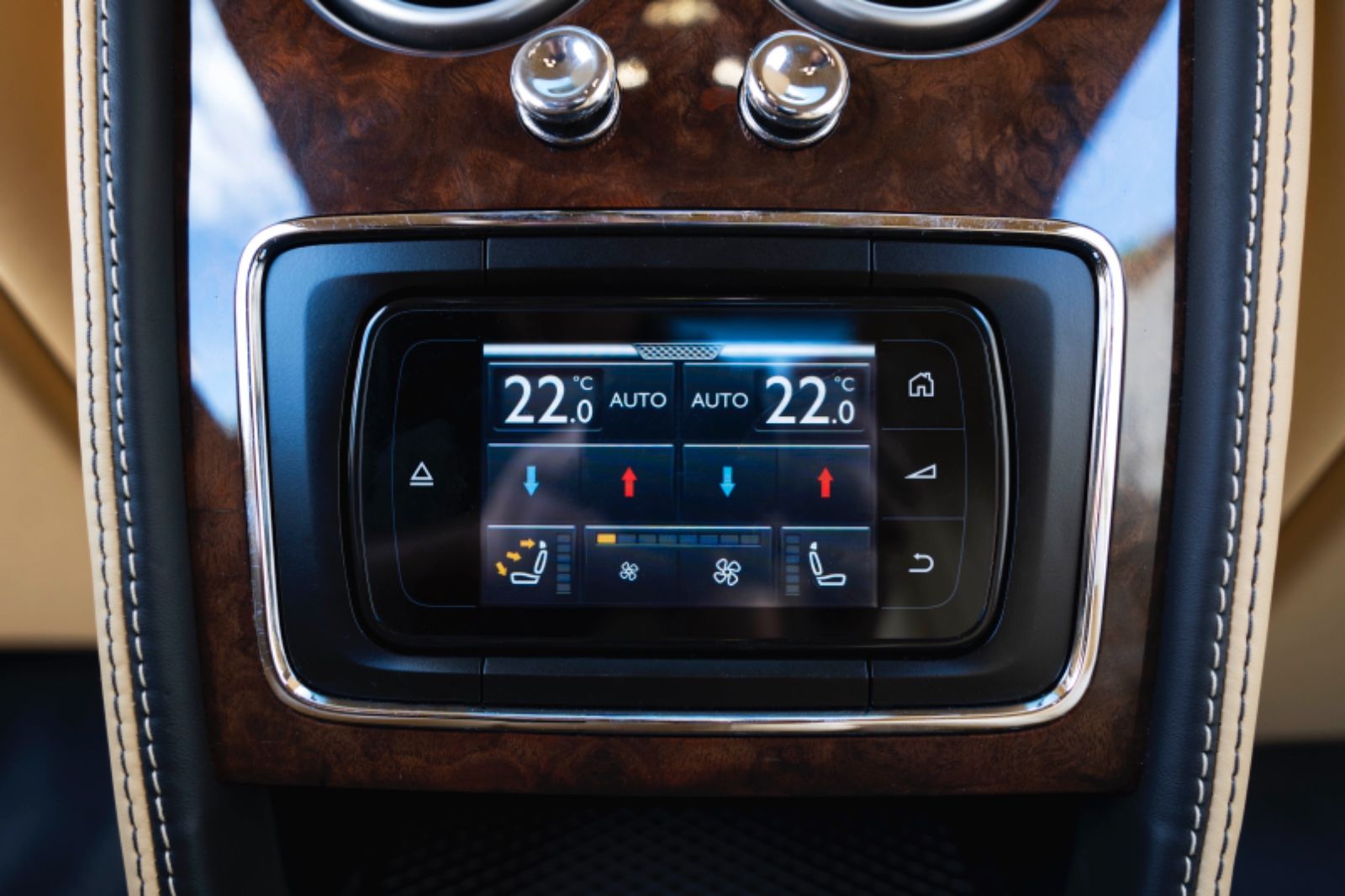 Fahrzeugabbildung Bentley Flying Spur 6.0 W12 Autom. Bixenon NAVI PDC KAM