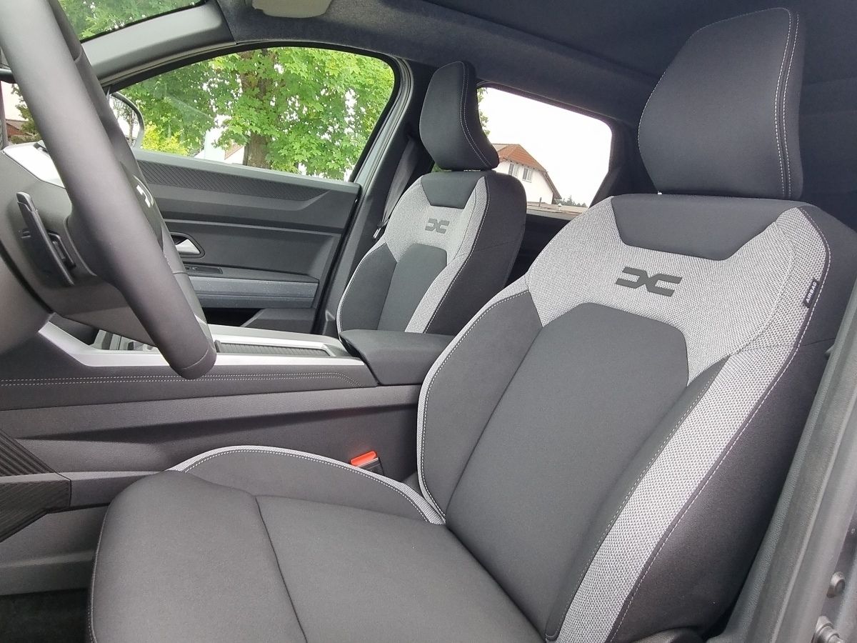 Fahrzeugabbildung Dacia Bigster Journey hybrid-G 150 4x4