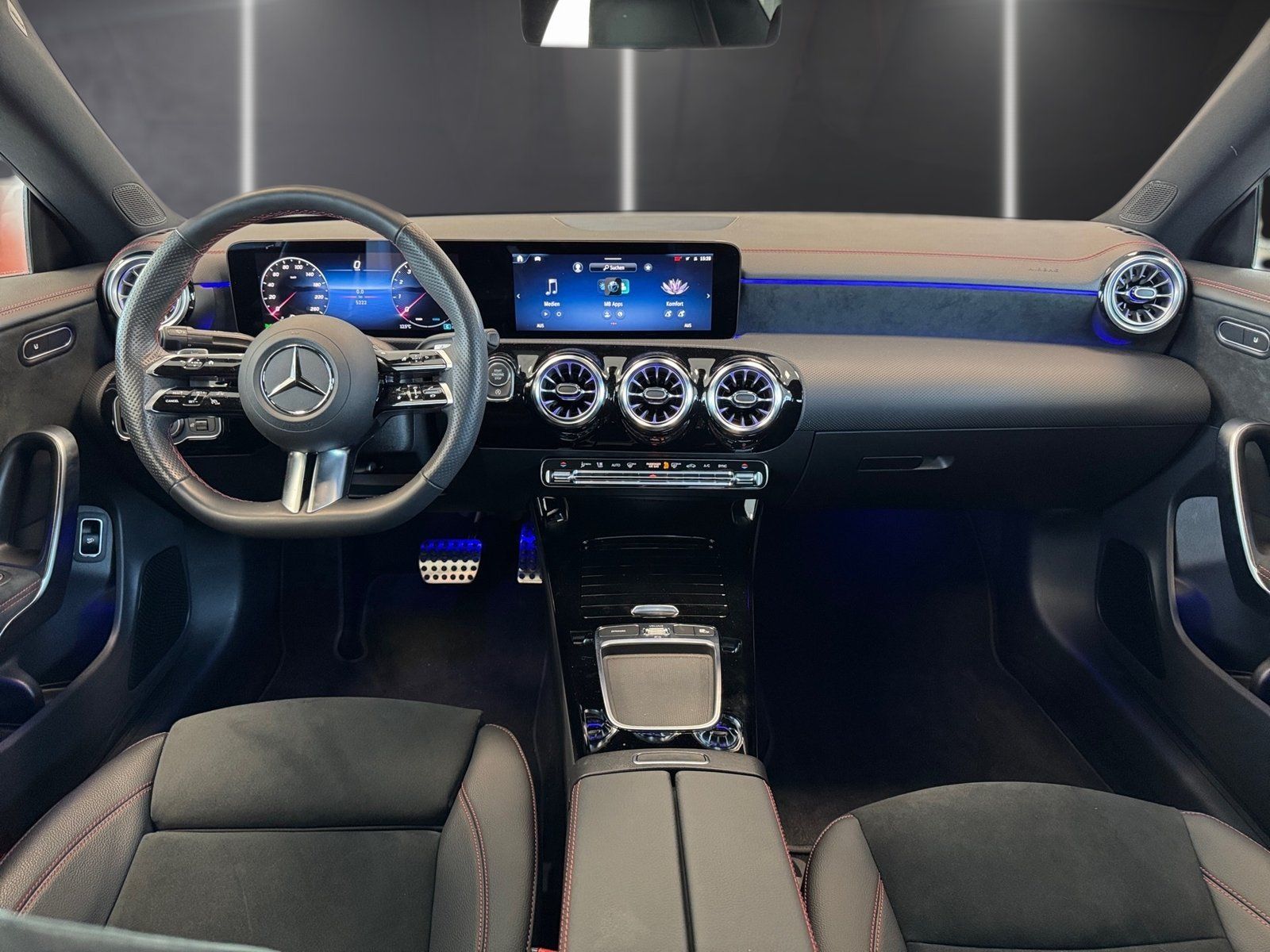 Fahrzeugabbildung Mercedes-Benz CLA 250 4M AMG Premium*Multibeam*Totwinkel*Kame*