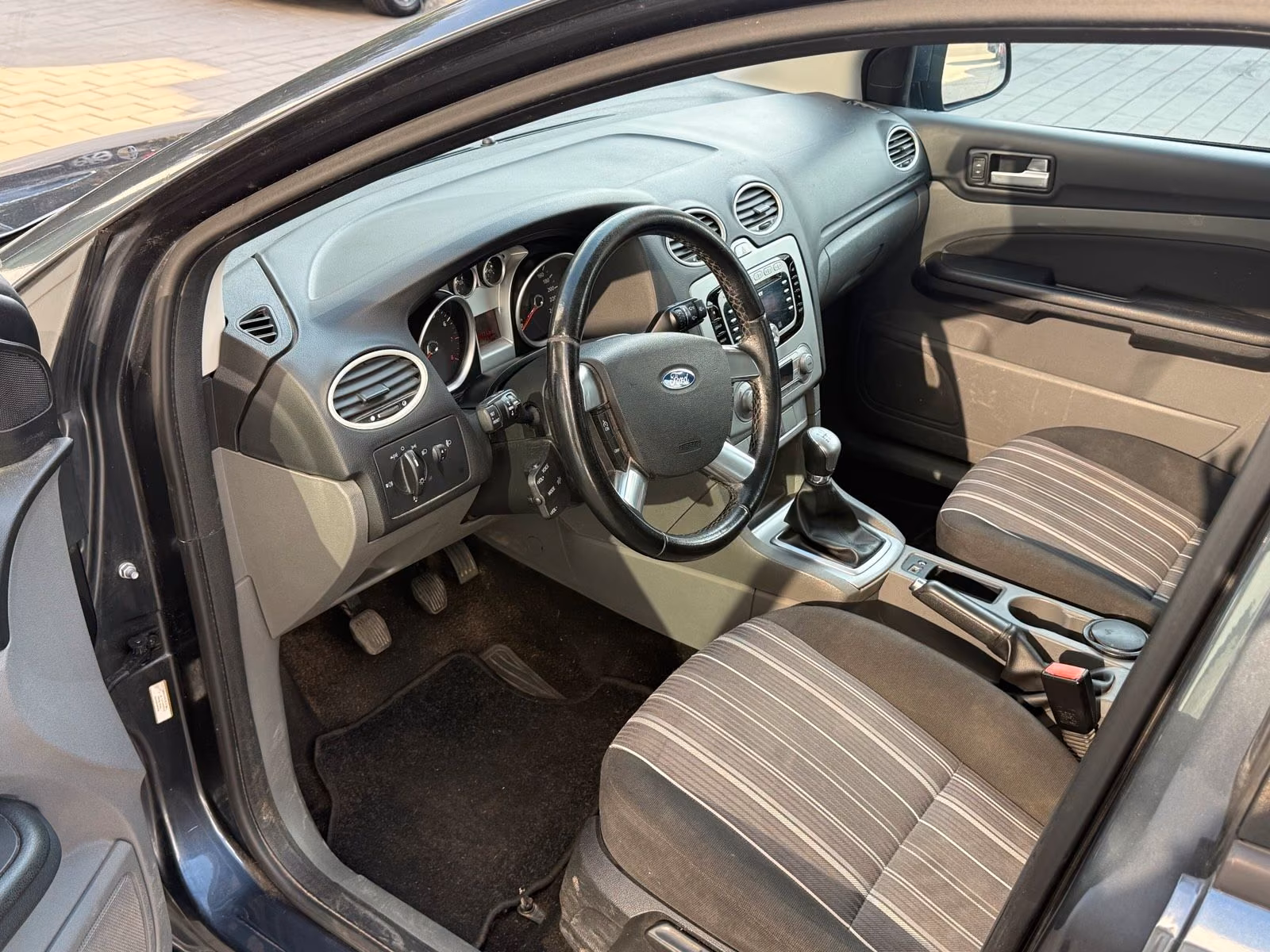 Ford Focus 2010 — photo 7