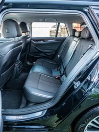 Fahrzeugabbildung BMW 520d Touring Sport Line HUD|LED|SHZ|NAVI|SPUR