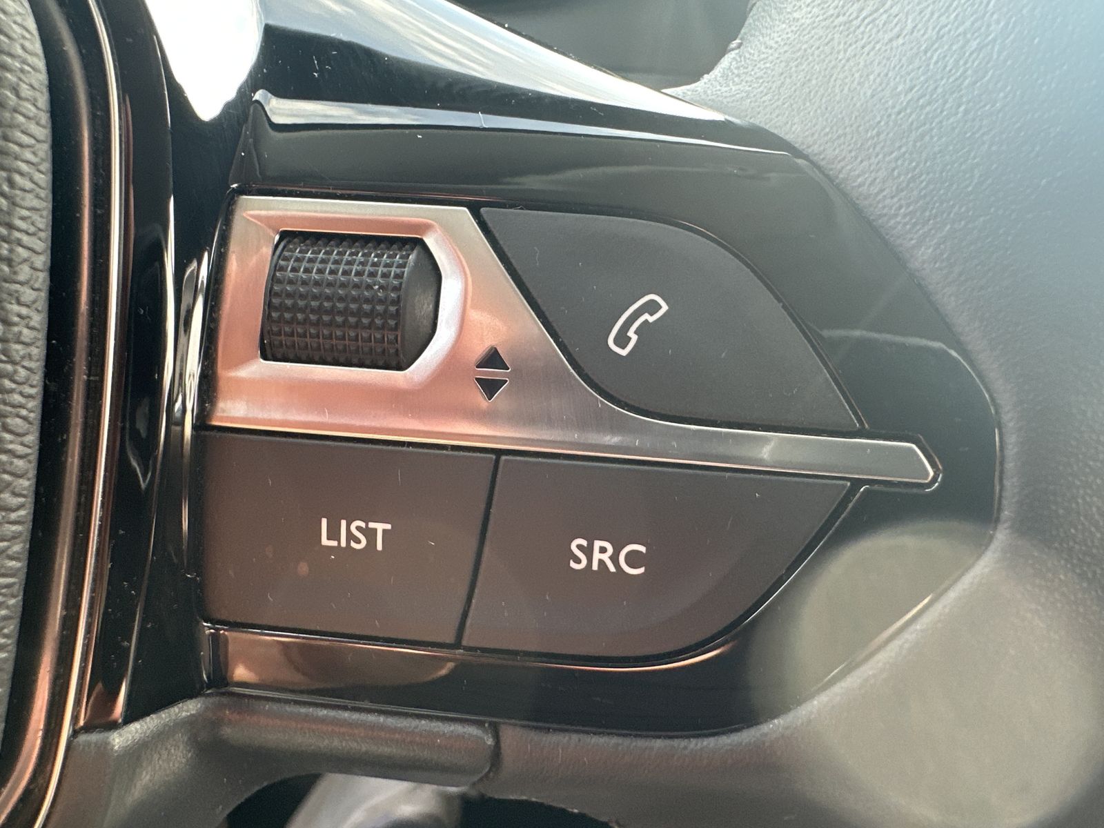 Fahrzeugabbildung Peugeot 208 e Allure 5-Türer NAV+LED+180°-KAMERA+SHZ+1HD
