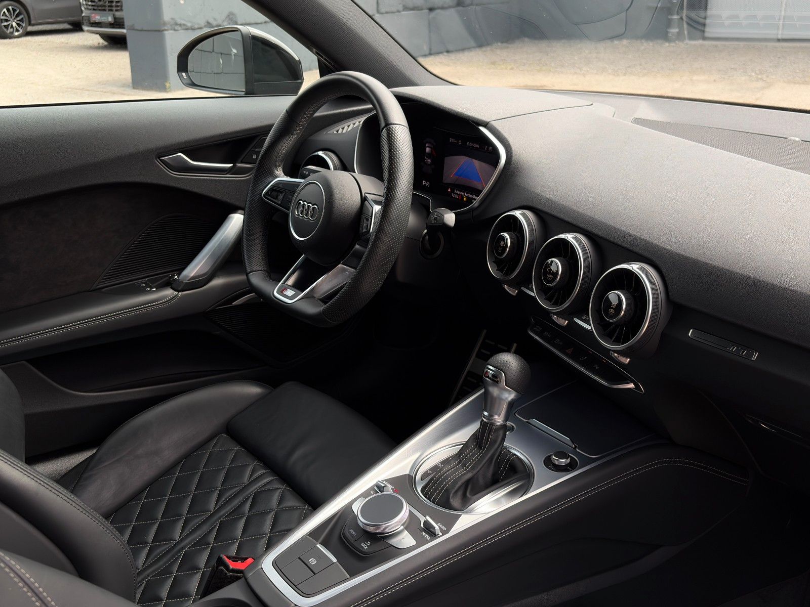 Fahrzeugabbildung Audi TT Coupe 1.8 TFSI S Line B&O CAM Tempomat Leder