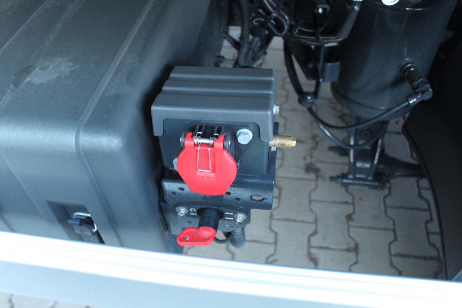 Fahrzeugabbildung Iveco X-Way AD200X40/P ON