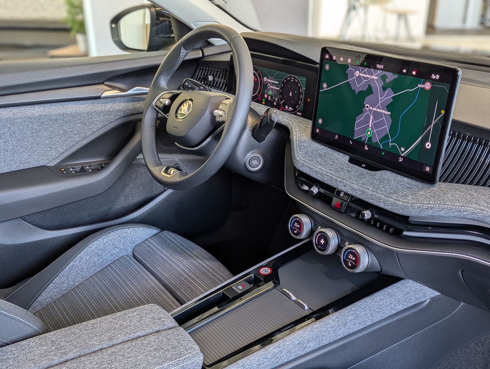 Fahrzeugabbildung SKODA Superb 2.0 TDI 4x4 Selection Matrix AHK 5J Garan