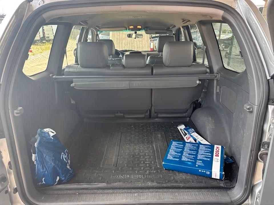 Toyota Land Cruiser 3.0 D-4D 166ch - 1 ère main - Carnet entretien - Ecran tactile - Pneus toutes saisons - Régulateur