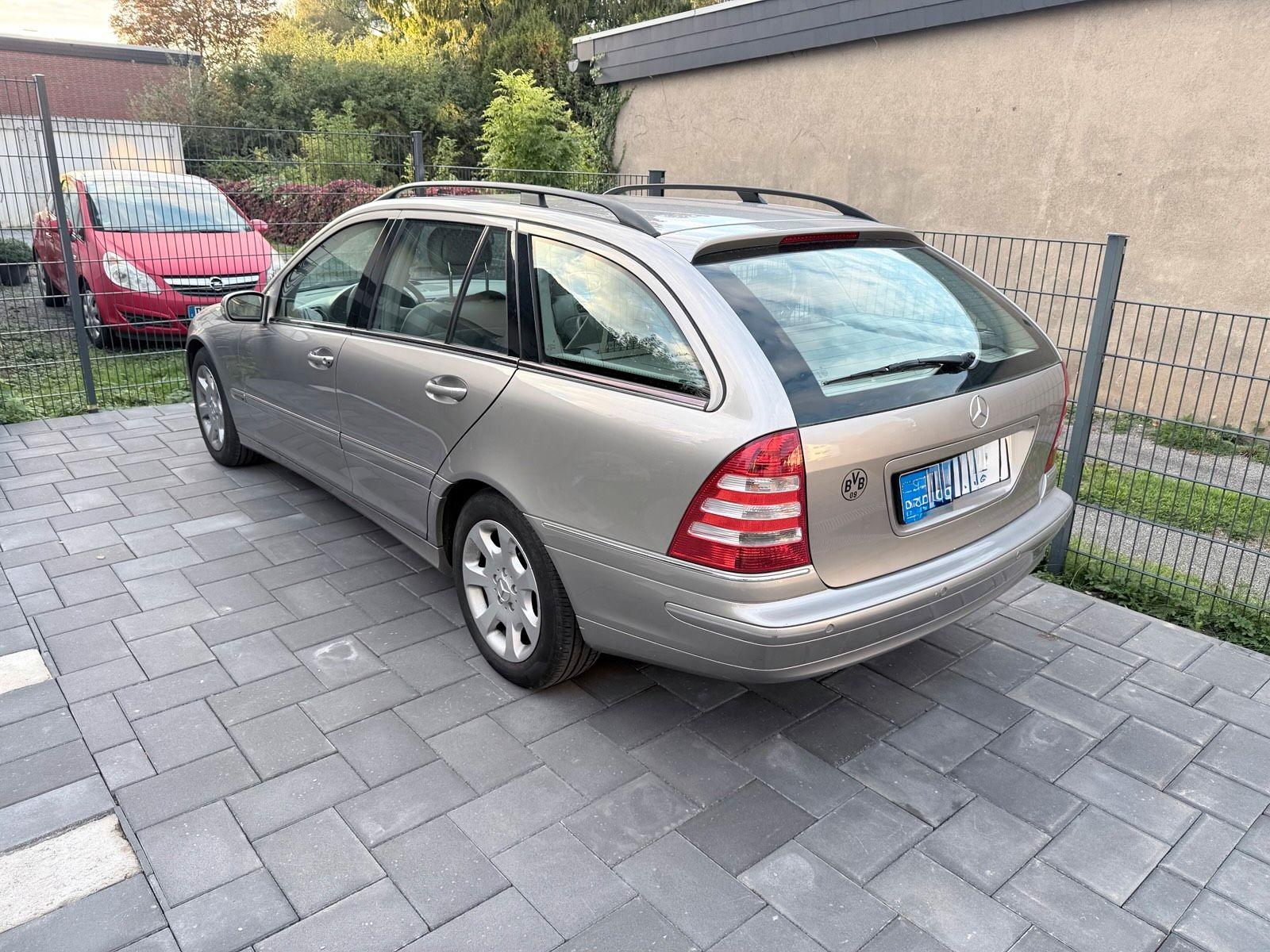 Mercedes-Benz C180 2004 — rear view