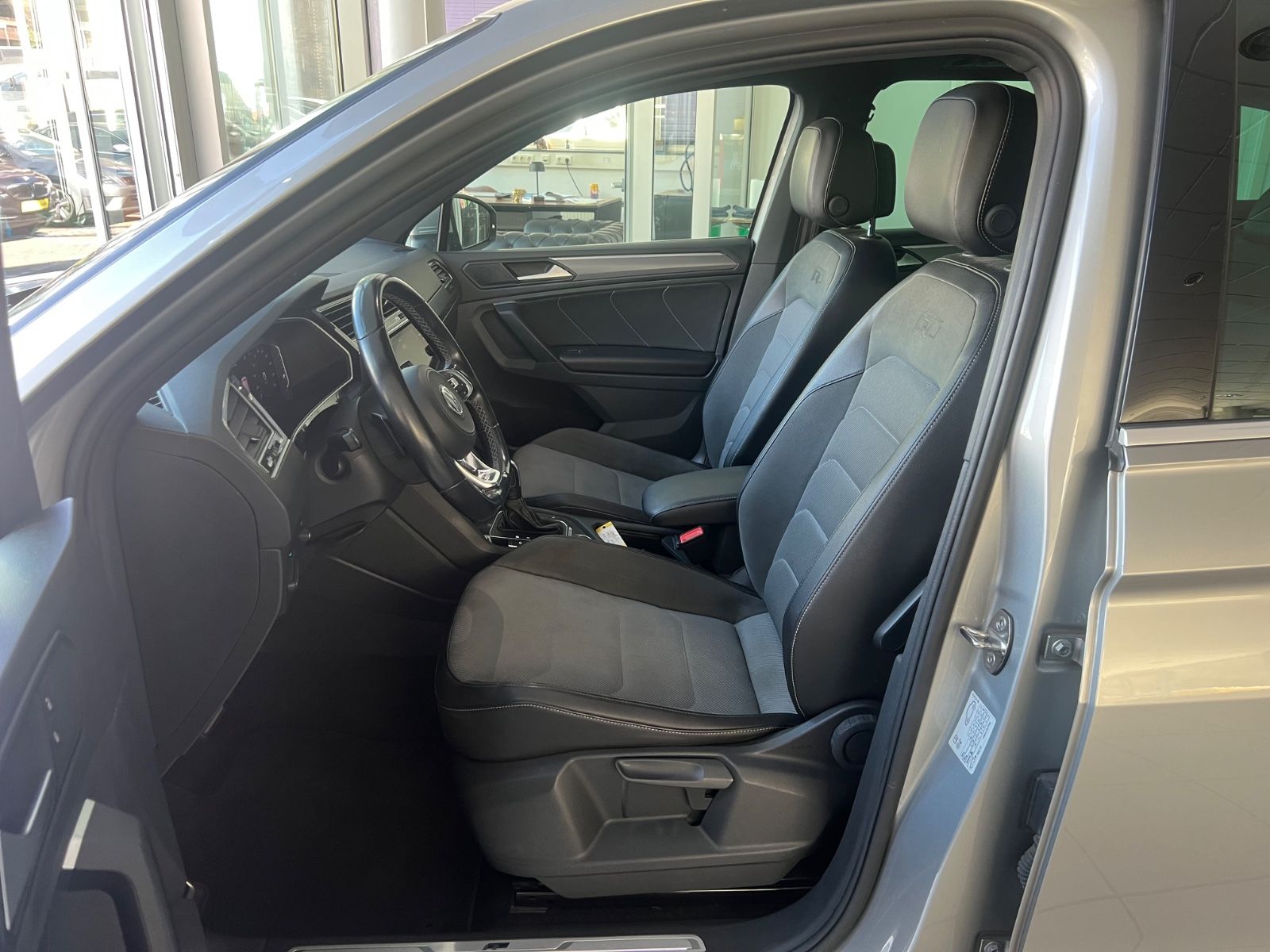 Fahrzeugabbildung Volkswagen Tiguan Highline 2.0TDI DSG 4Motion R-Line