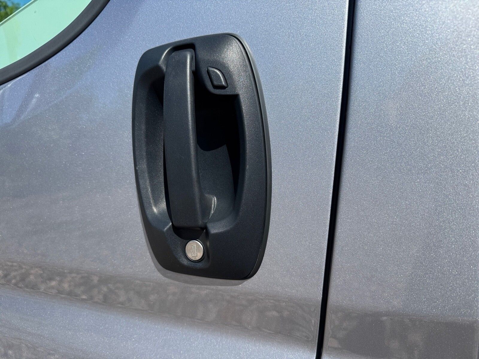 Fahrzeugabbildung Eura Mobil Van V 635 EB 180 PS, Automatik, Panoramadach
