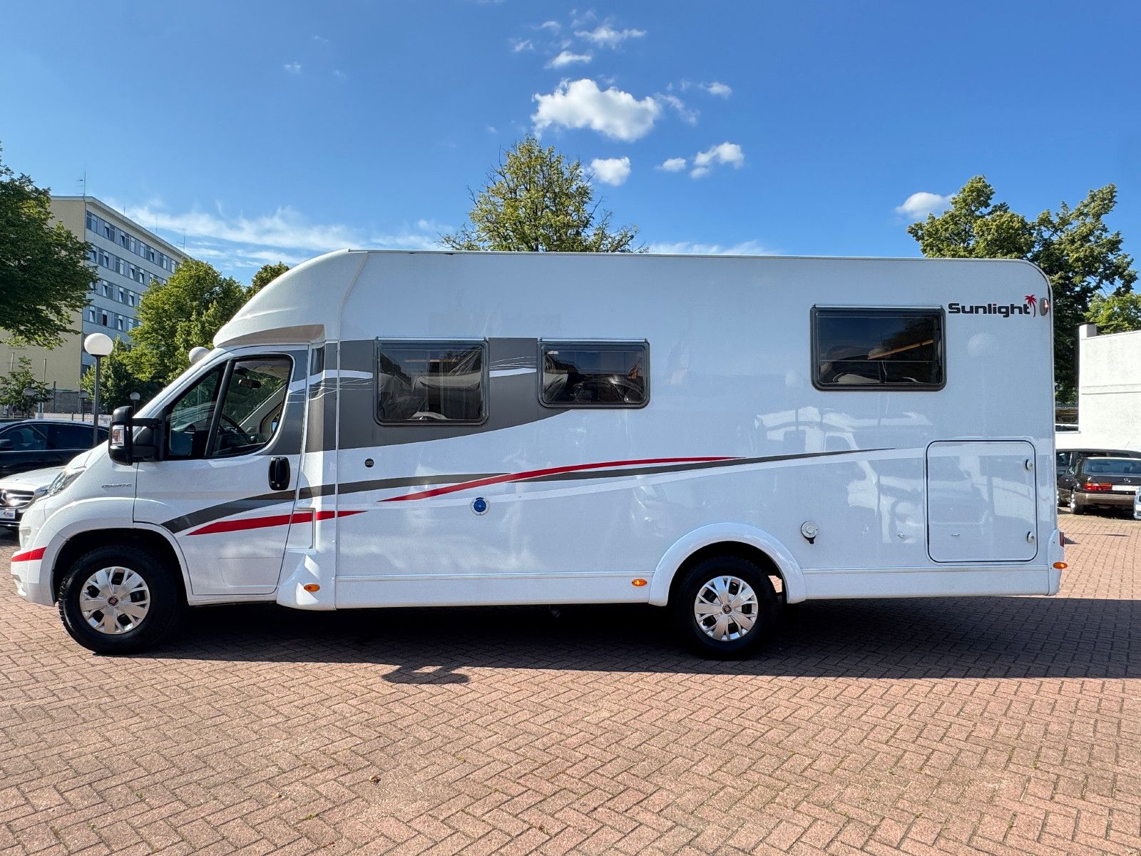 Fahrzeugabbildung Sunlight T 68 FIAT DUCATO NAVI KAMERA SAT TV EB & HUBBETT