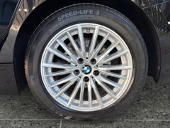 Fahrzeugabbildung BMW 318i T Sport Line LED*Tempomat*Kessy*Navi AHK Sh