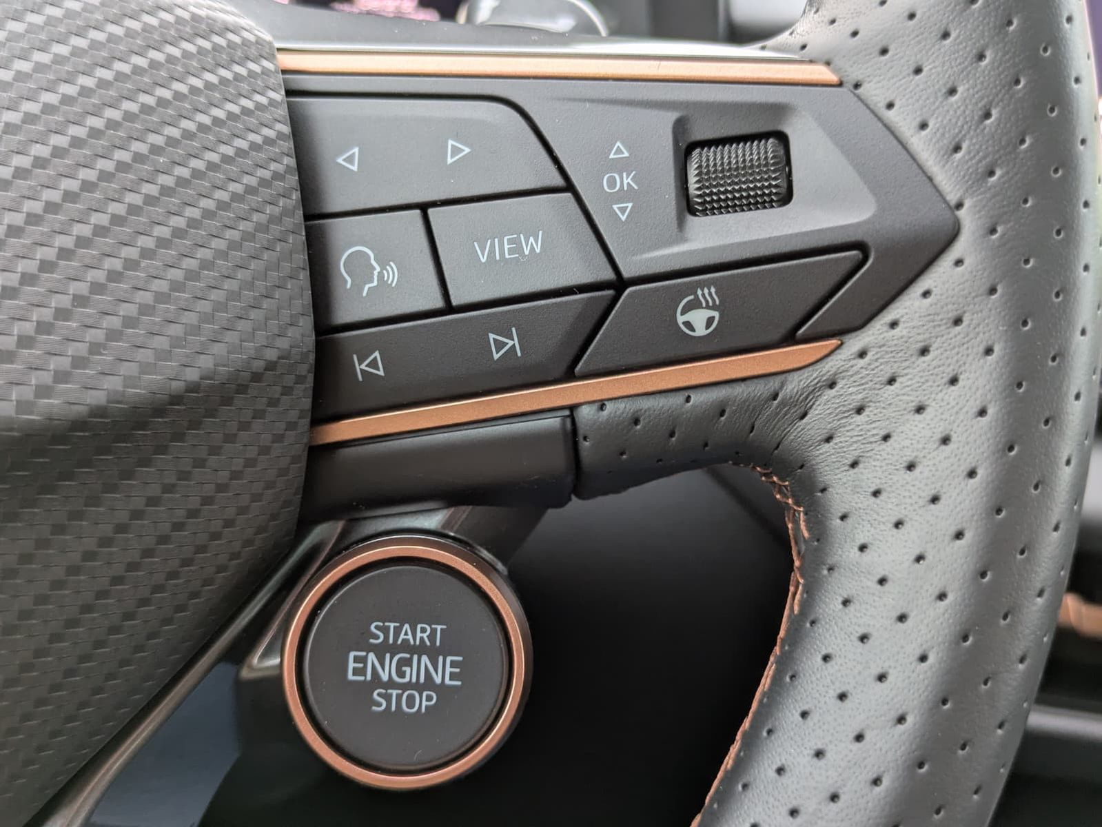 Fahrzeugabbildung CUPRA Terramar 1.5 eTSI 360°HUD*MATRIX*PANO*DCC*20"