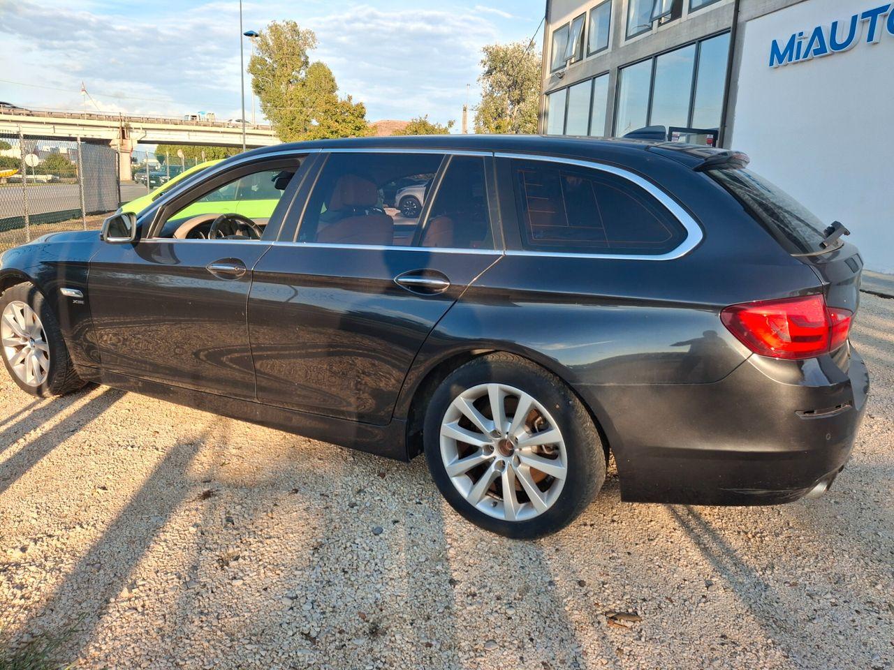 BMW 525 2011 — rear view