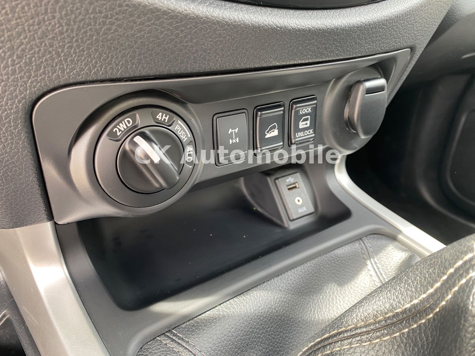 Fahrzeugabbildung Nissan Navara NP300 Acenta King Cab 4x4/AHK 3500 KG