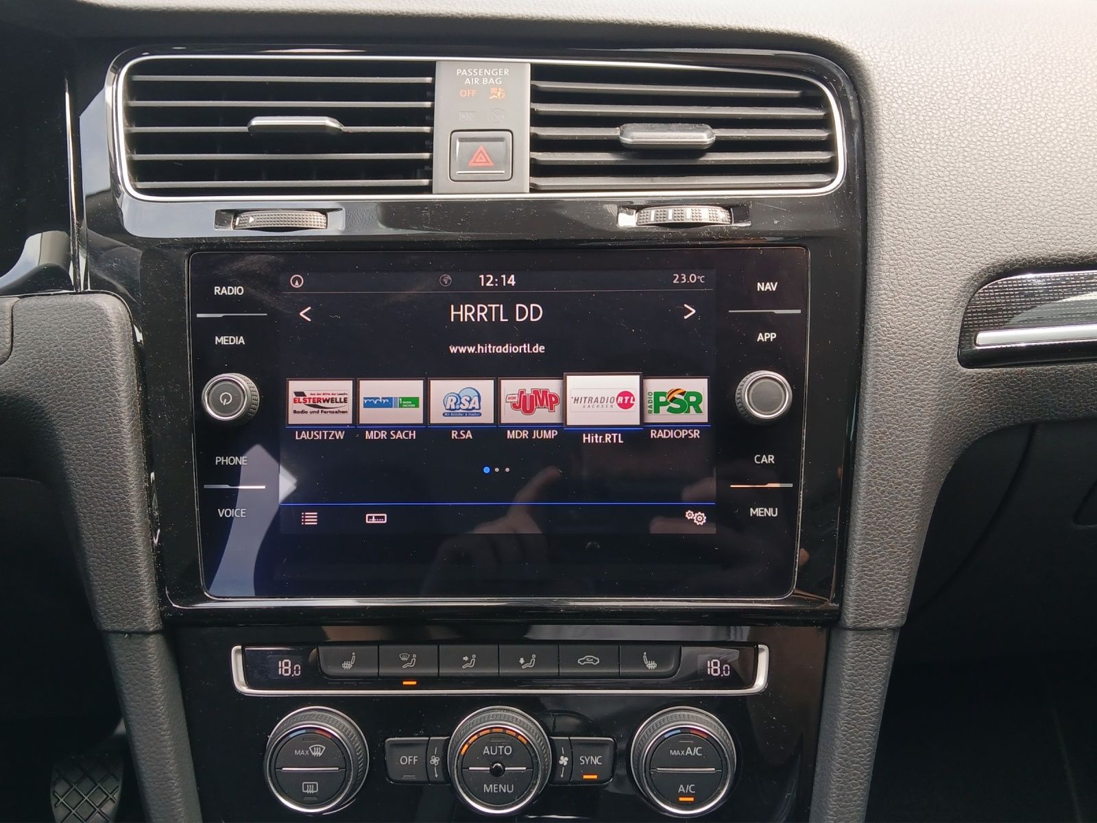 Fahrzeugabbildung Volkswagen Golf VII Variant TSI Highline LED Navi ACC SHZ R