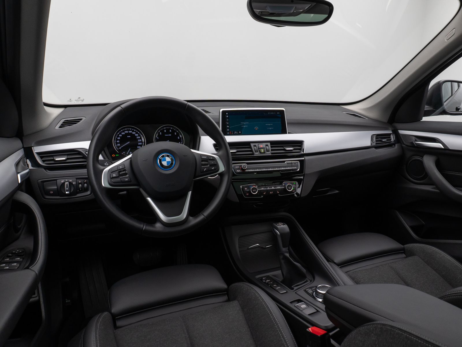 Fahrzeugabbildung BMW X1 xD25e Panorama DAB Navi Parkassistent Sport