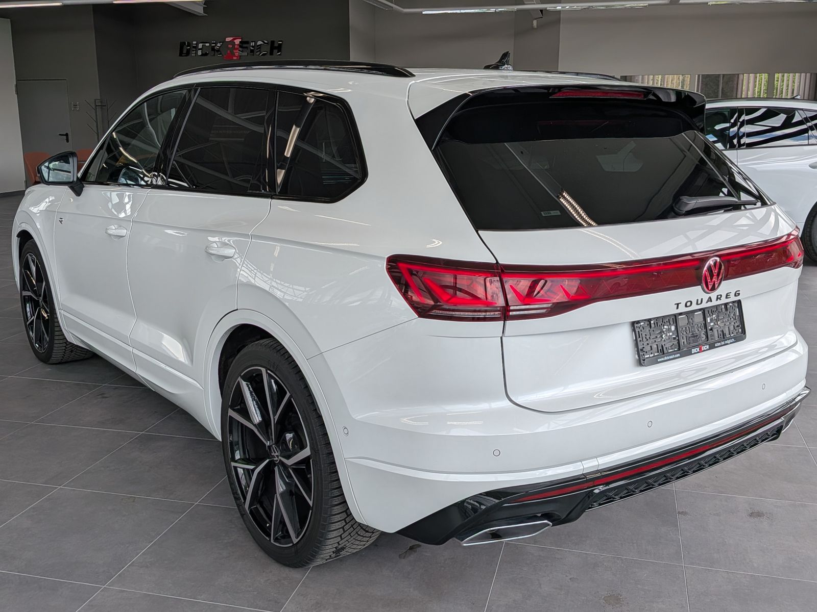Fahrzeugabbildung Volkswagen Touareg 3.0TDI 4M R-Line VOLL Black 22" UPE 114T