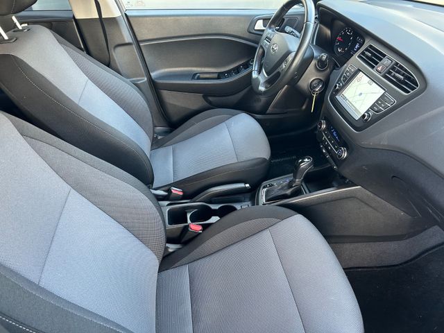 Fahrzeugabbildung Hyundai i20 Automatik+Navi+Kamera+CarPlay+Allw.LM+AHK+BT