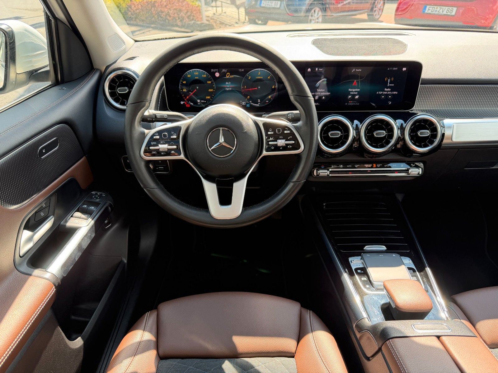 Fahrzeugabbildung Mercedes-Benz GLB 200d 4M 7Sitzer+StandH+Pano+Distr+AHK+360+